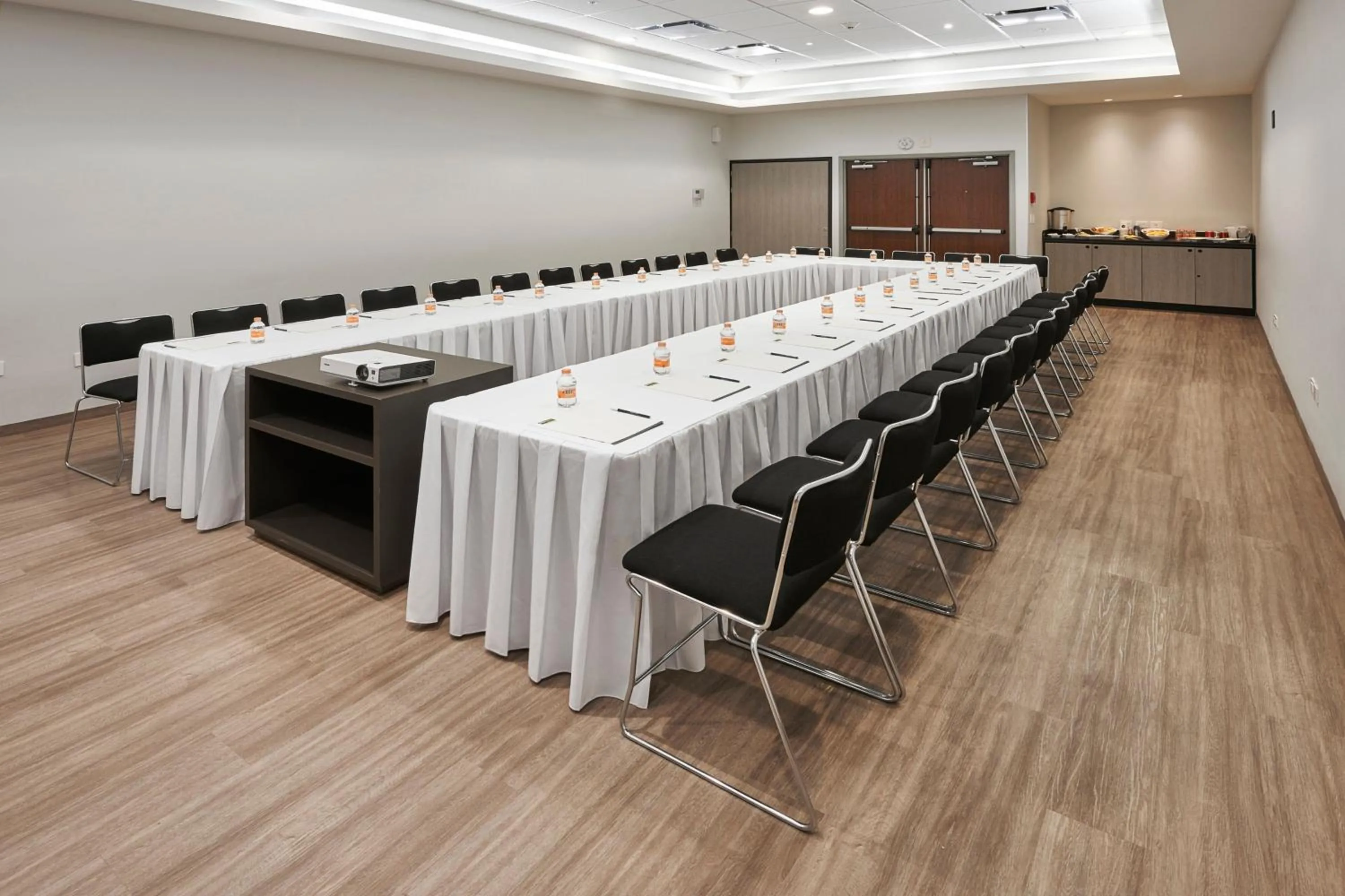 Meeting/conference room in City Express Junior by Marriott Puebla Angelopolis