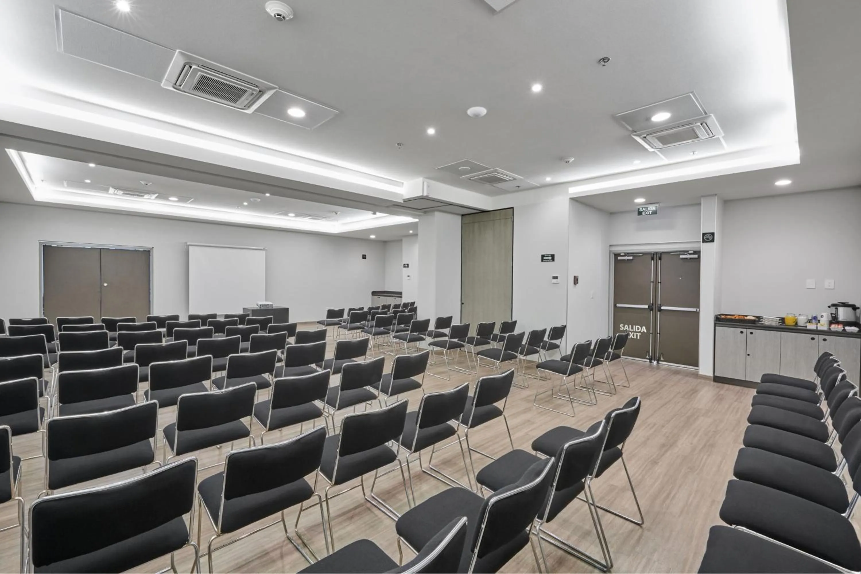 Meeting/conference room in City Express Junior by Marriott Puebla Angelopolis