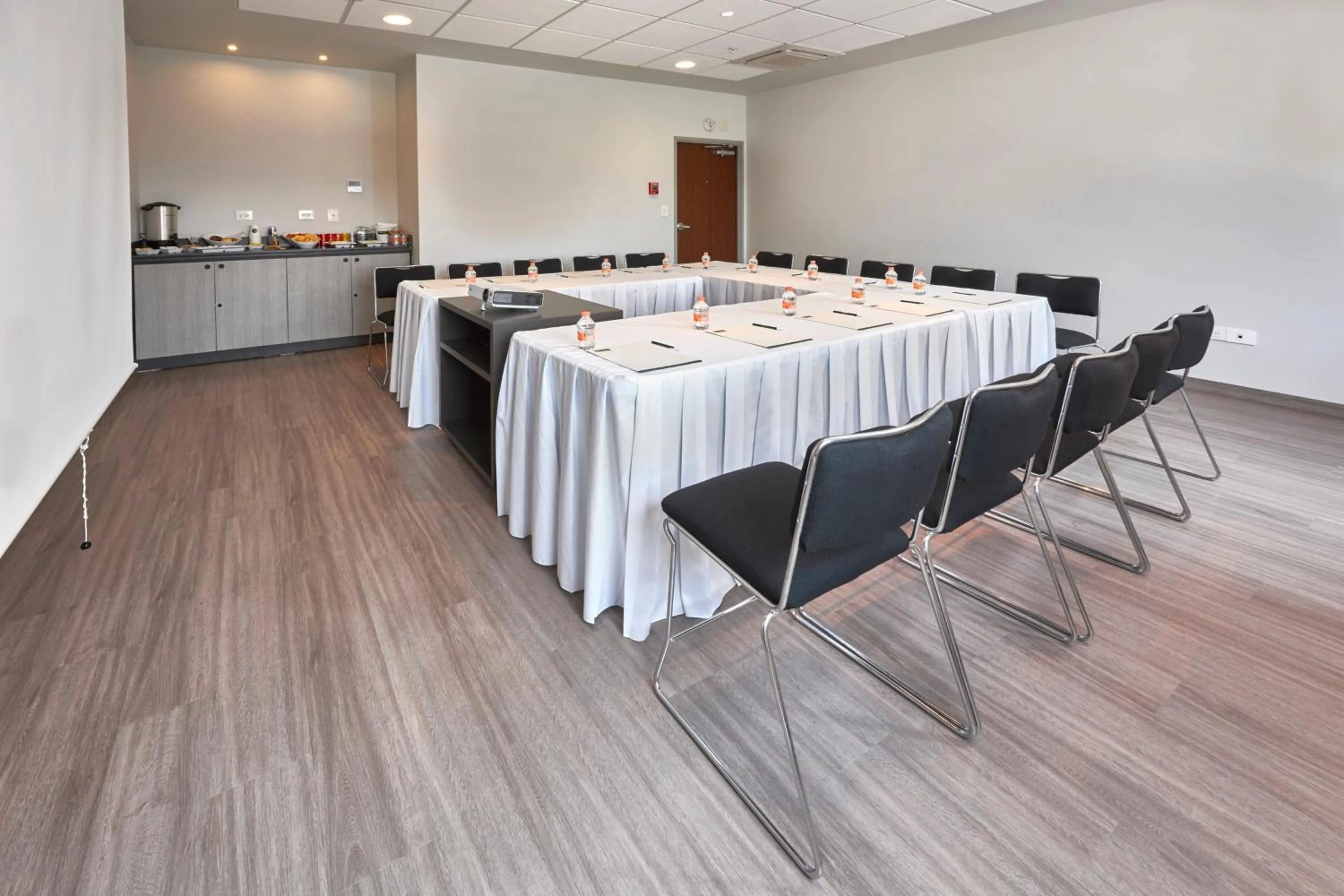 Meeting/conference room in City Express Junior by Marriott Puebla Angelopolis