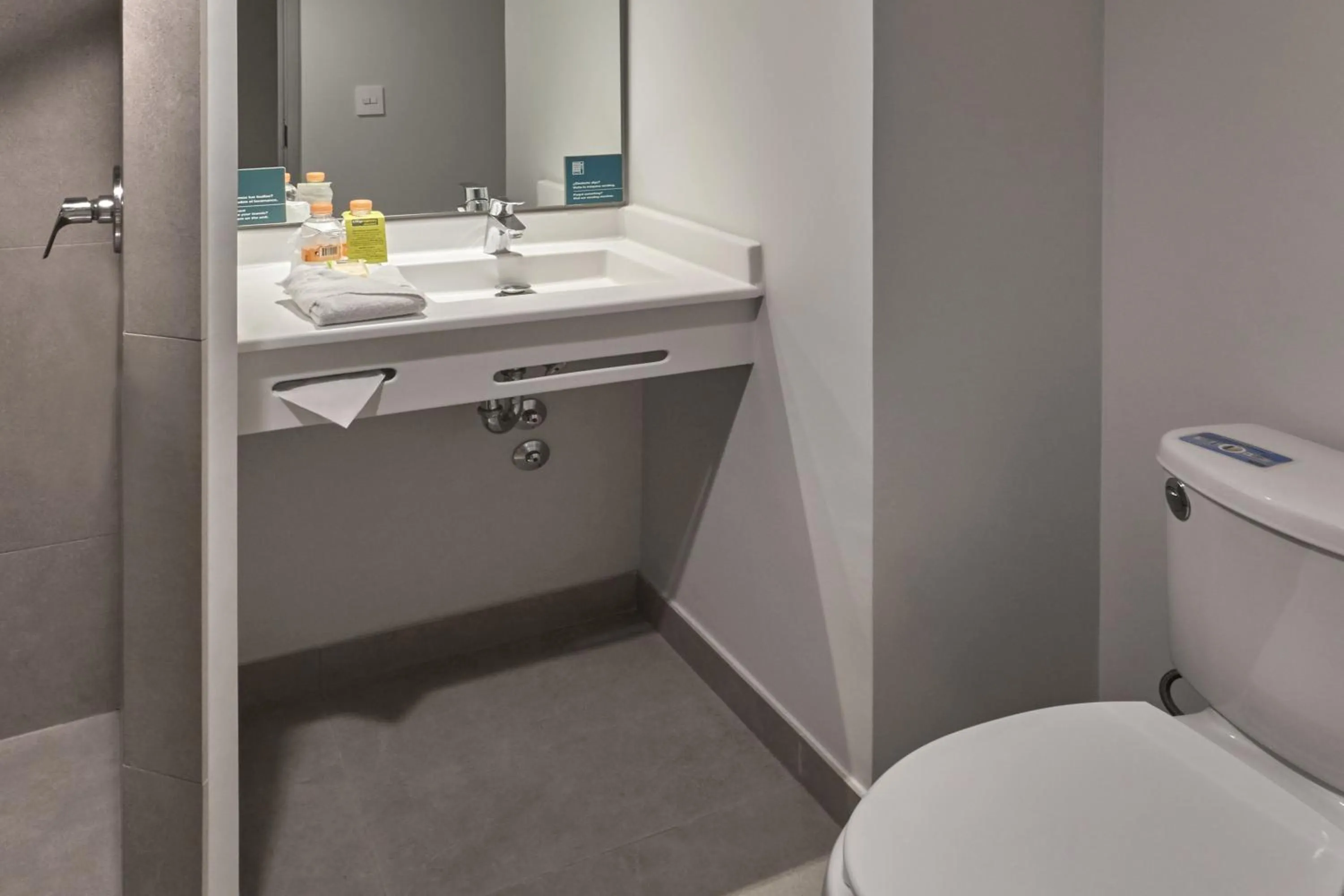 Bathroom in City Express Junior by Marriott Puebla Angelopolis