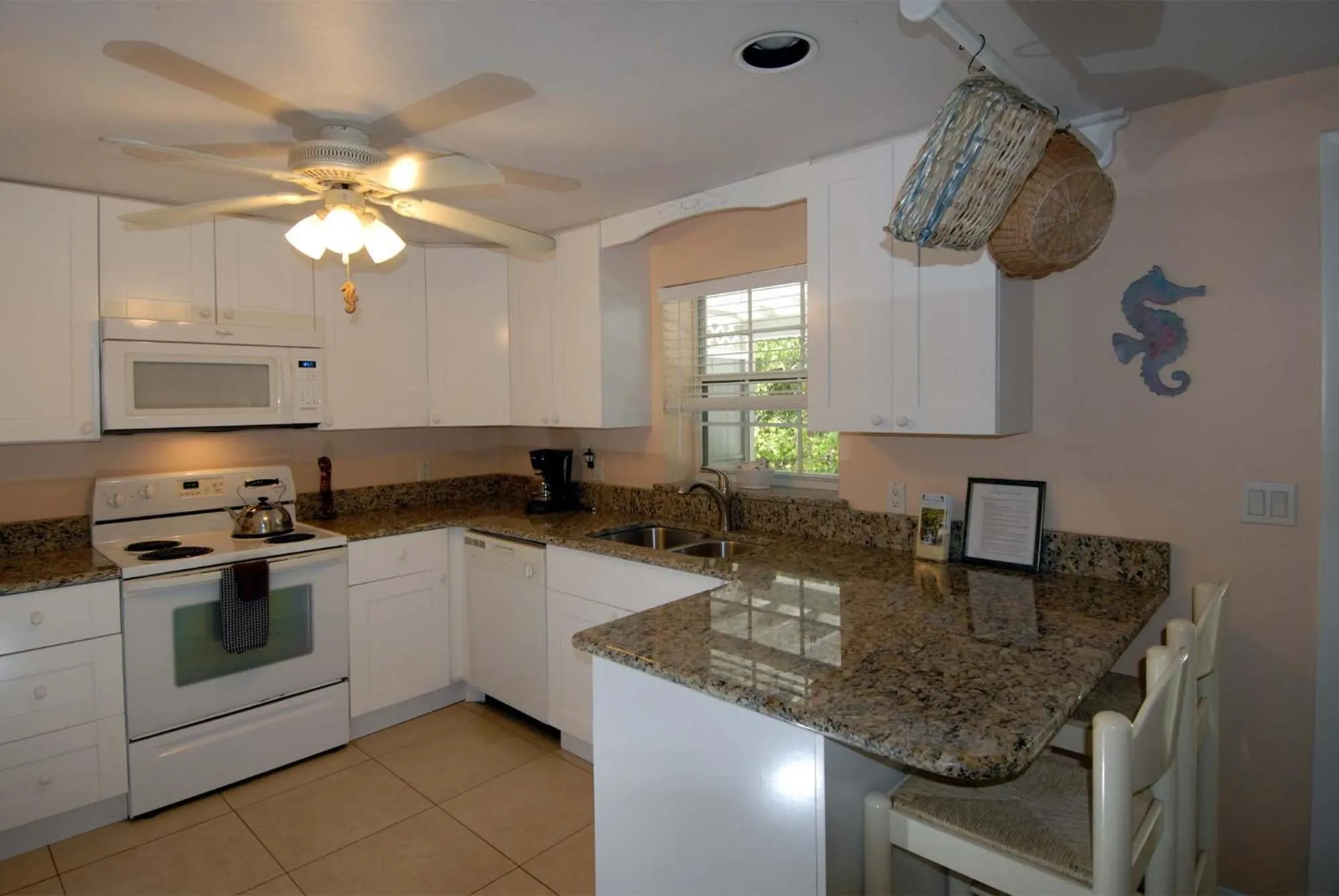 Seahorse Cottages - Adults Only