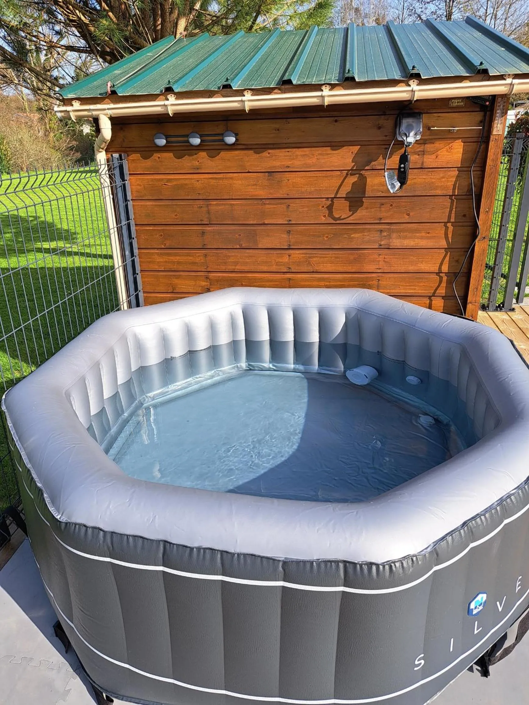 Hot Tub in Au Petit Pédegouaty