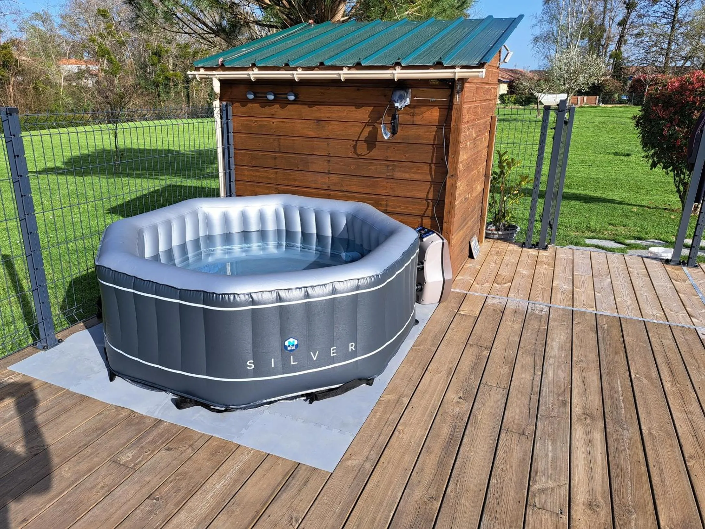 Hot Tub in Au Petit Pédegouaty