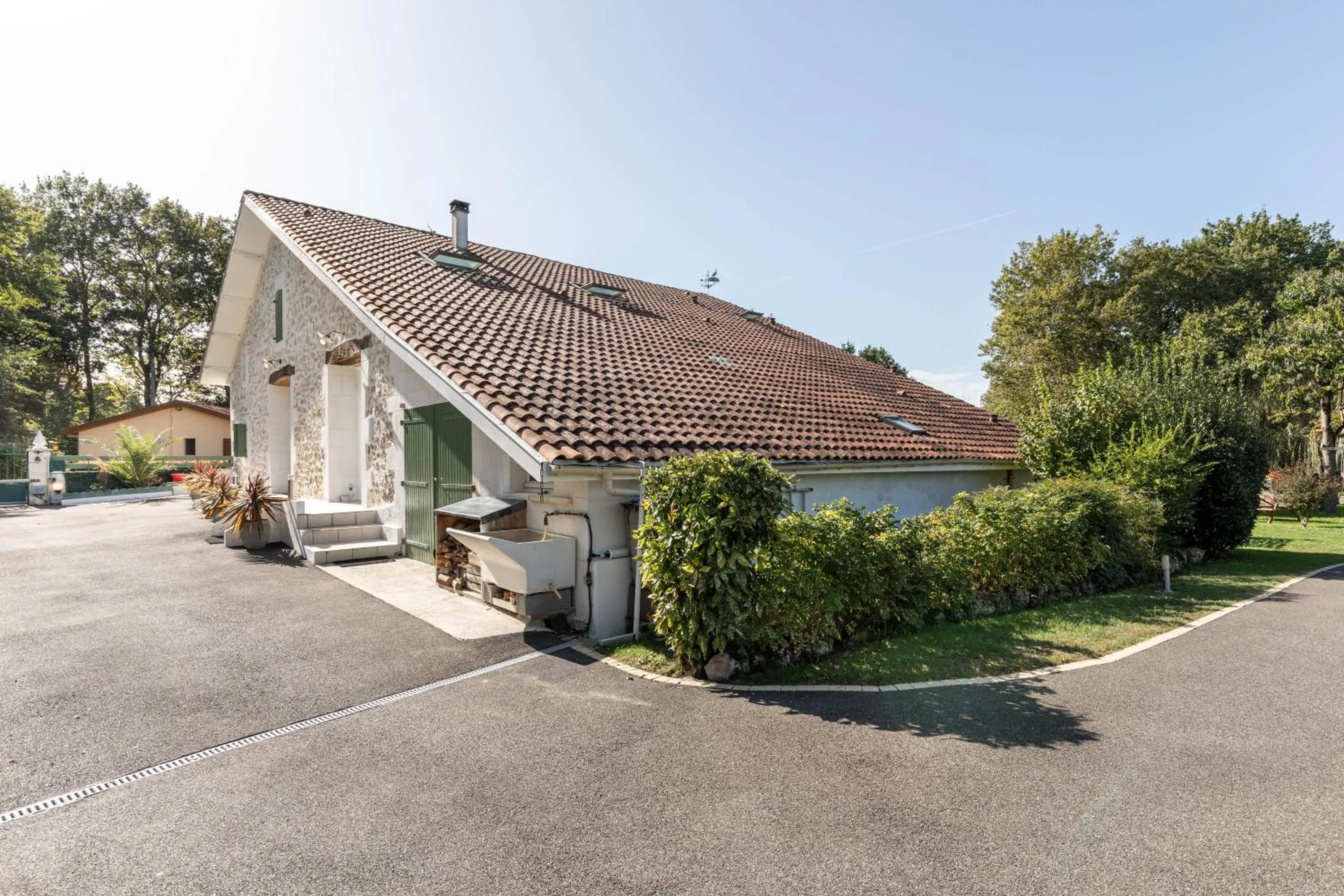 Property building in Au Petit Pédegouaty