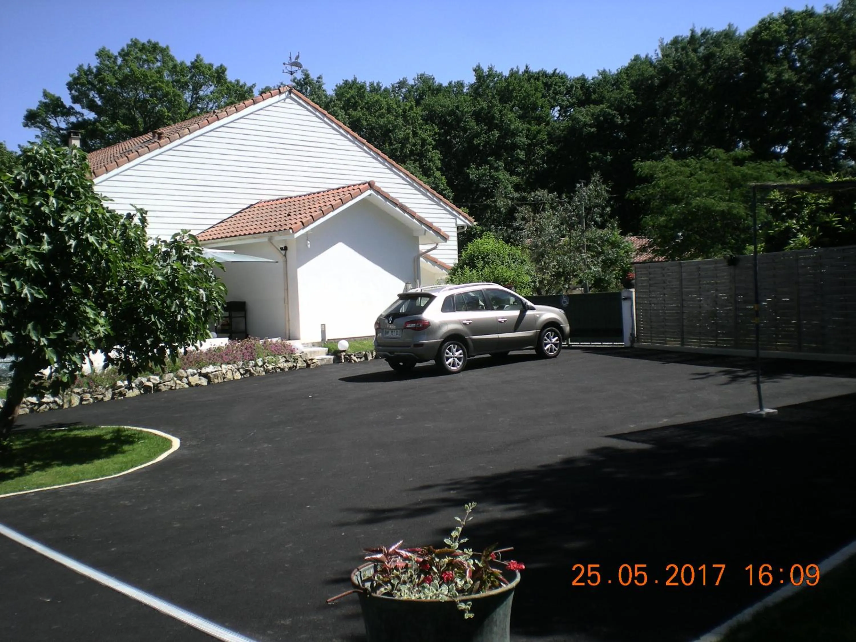 Property building in Au Petit Pédegouaty