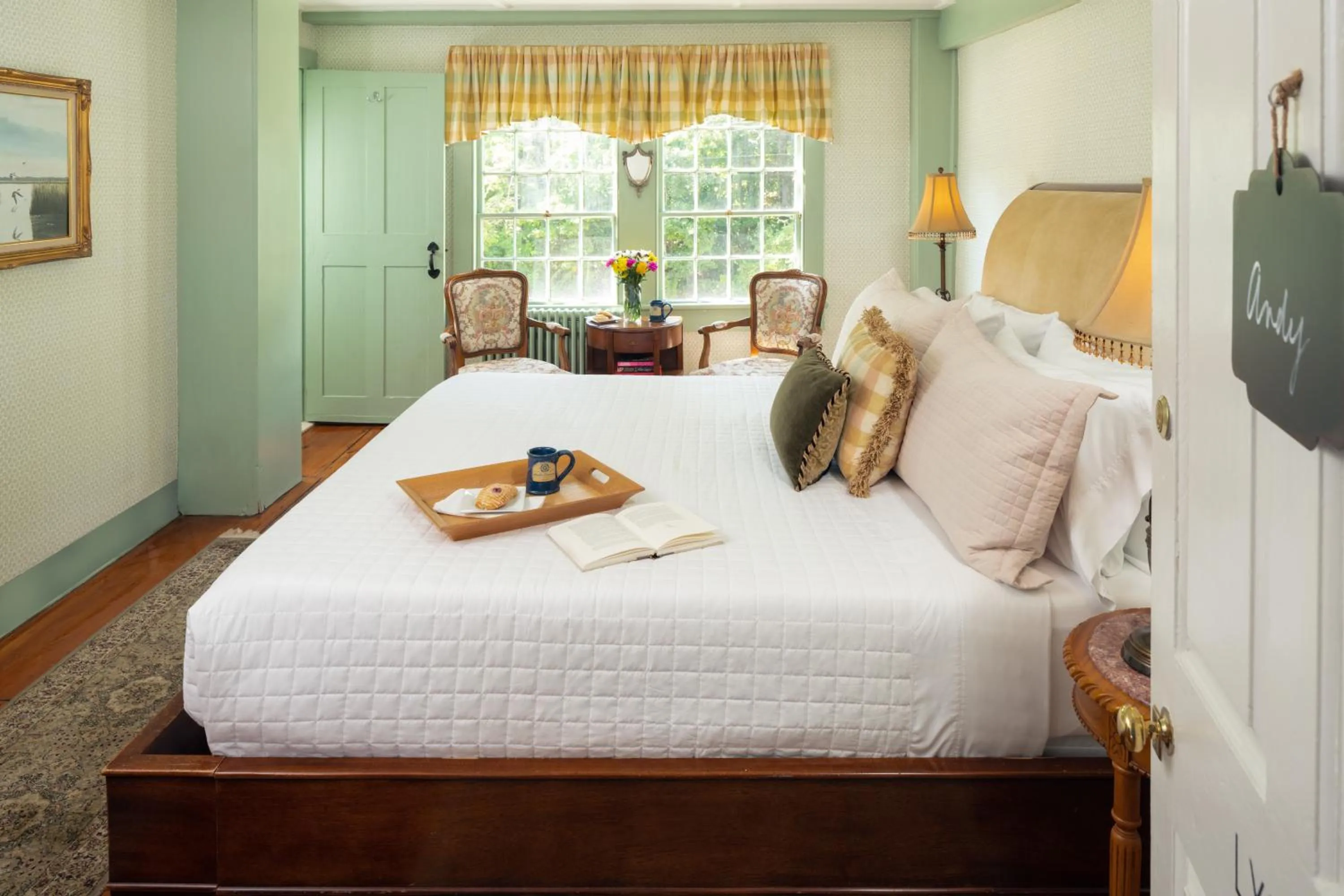 Photo of the whole room, Bed in Waldo Emerson Inn