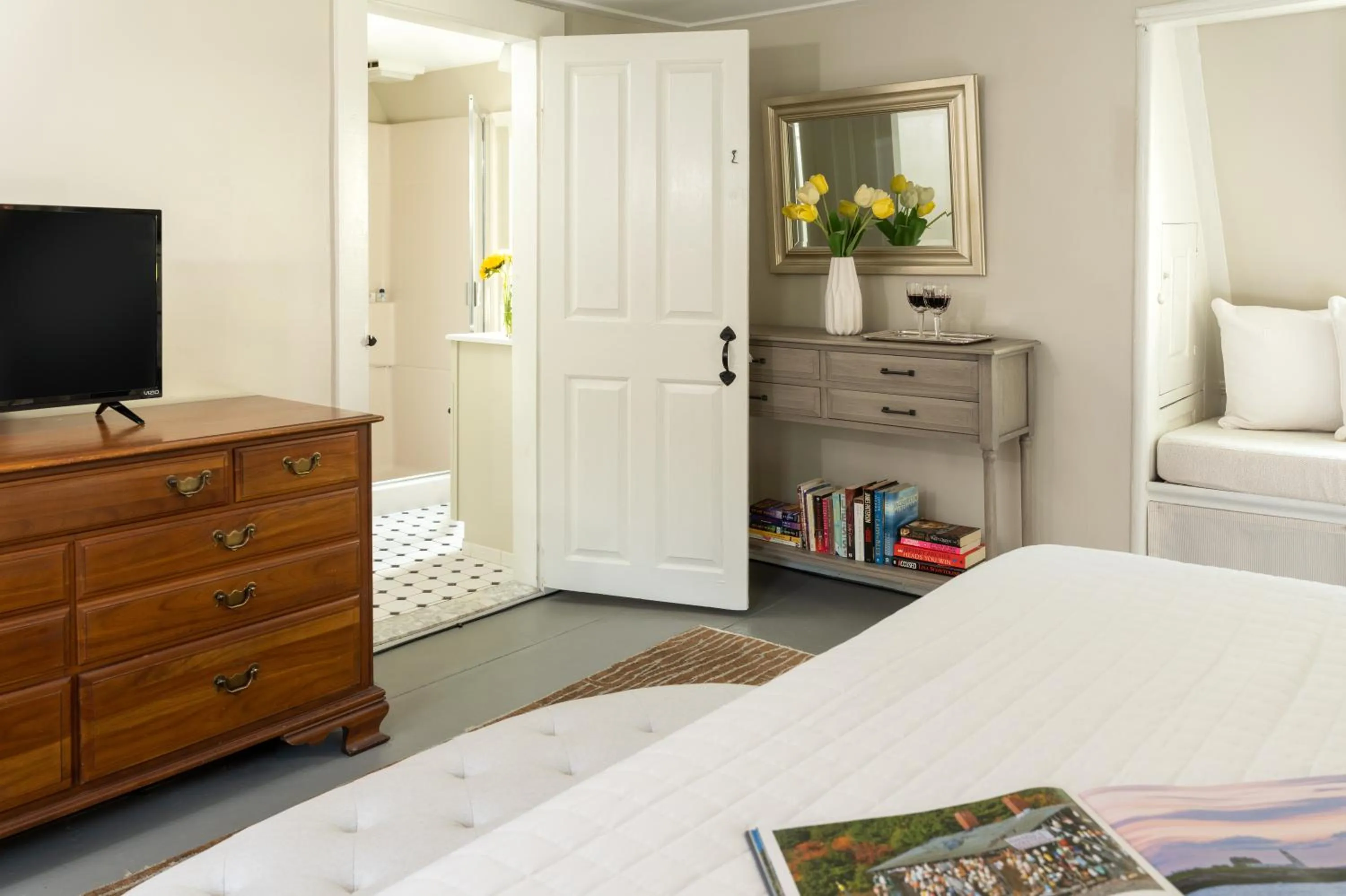 Other, Bed in Waldo Emerson Inn