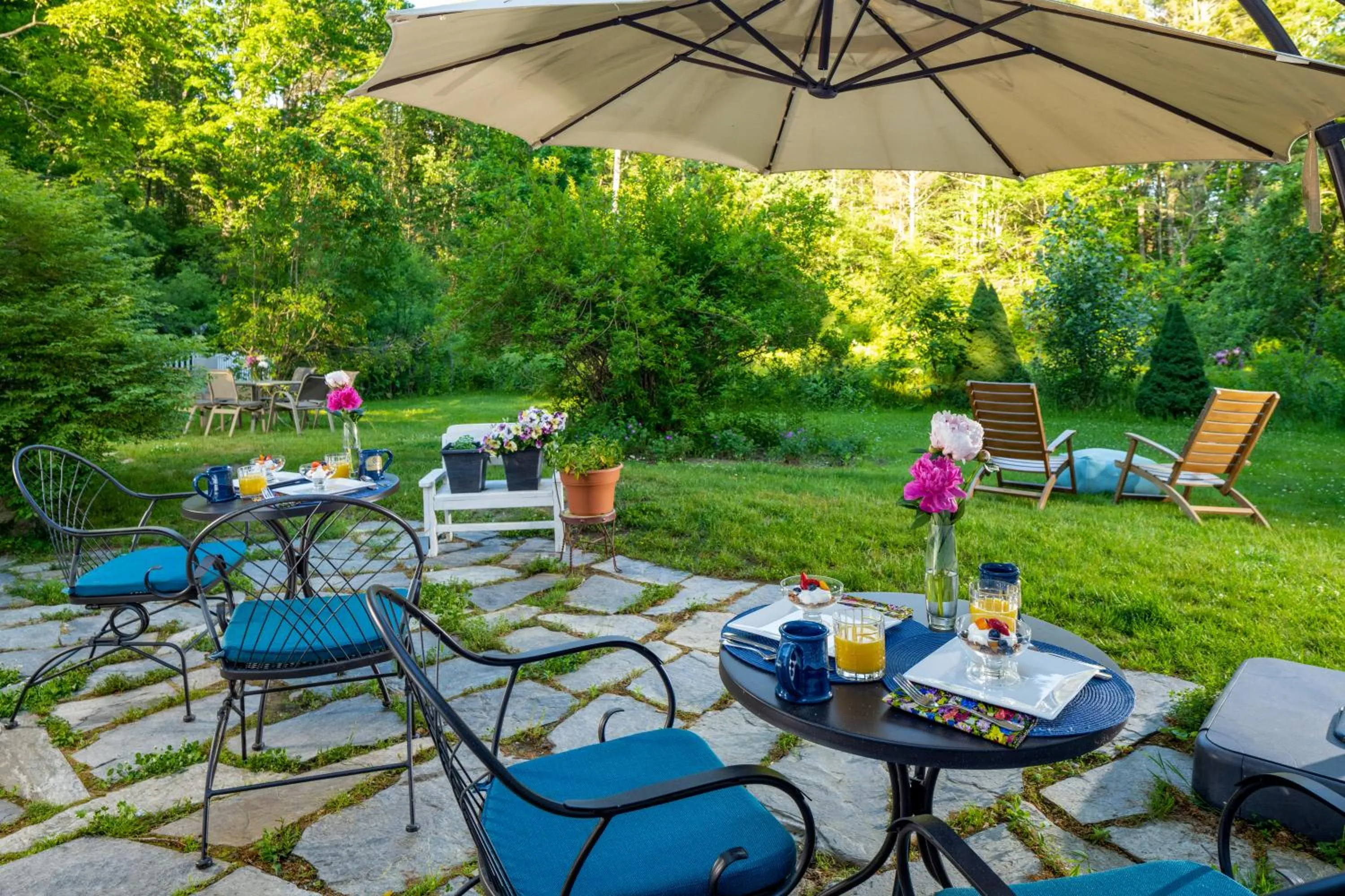 Patio in Waldo Emerson Inn