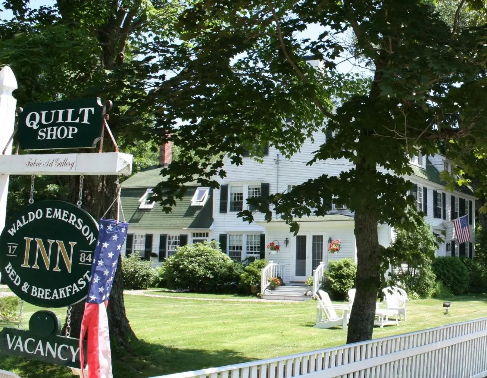 Facade/entrance in Waldo Emerson Inn Facade/entrance in Waldo Emerson Inn