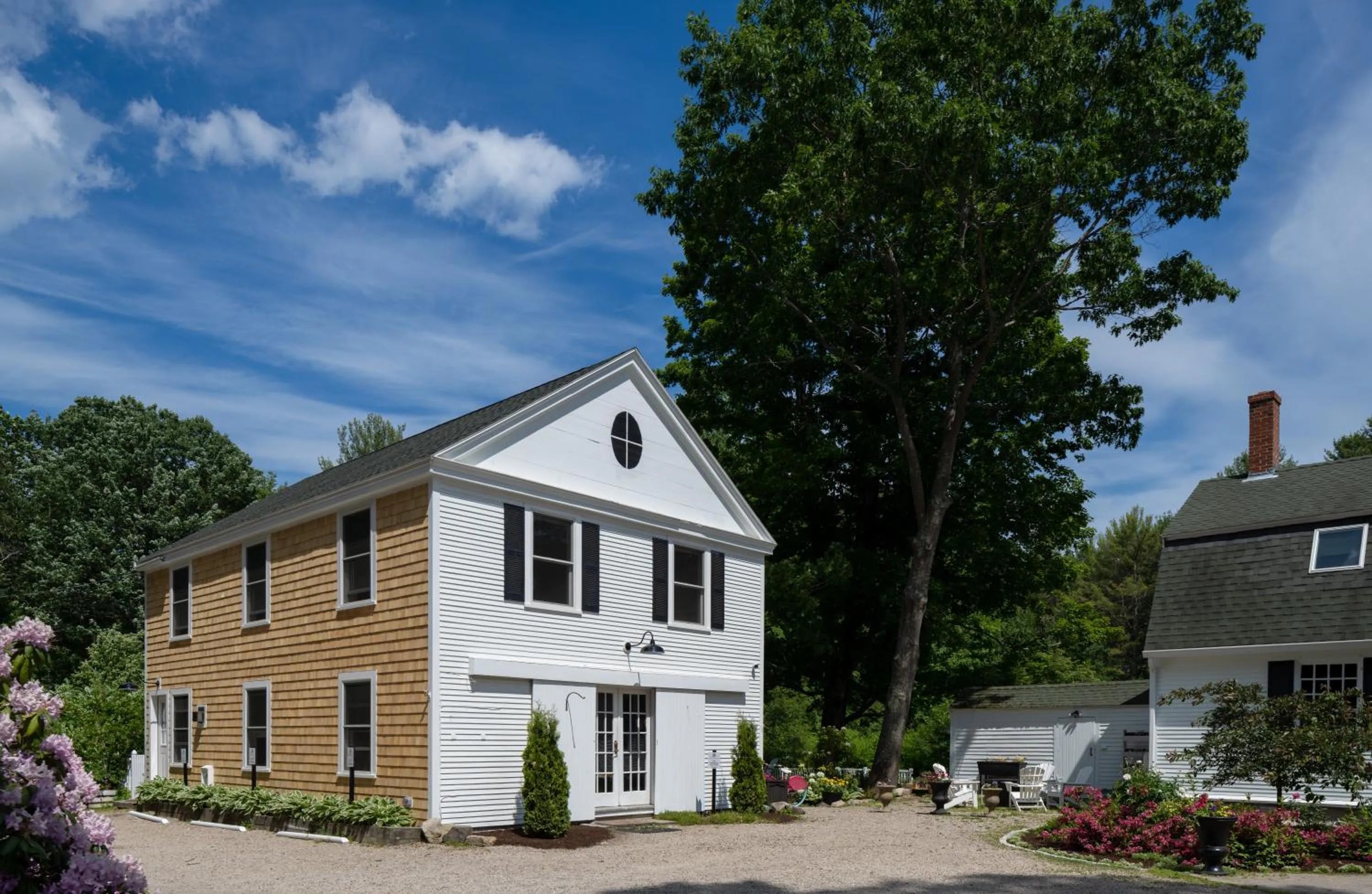 Property building in Waldo Emerson Inn