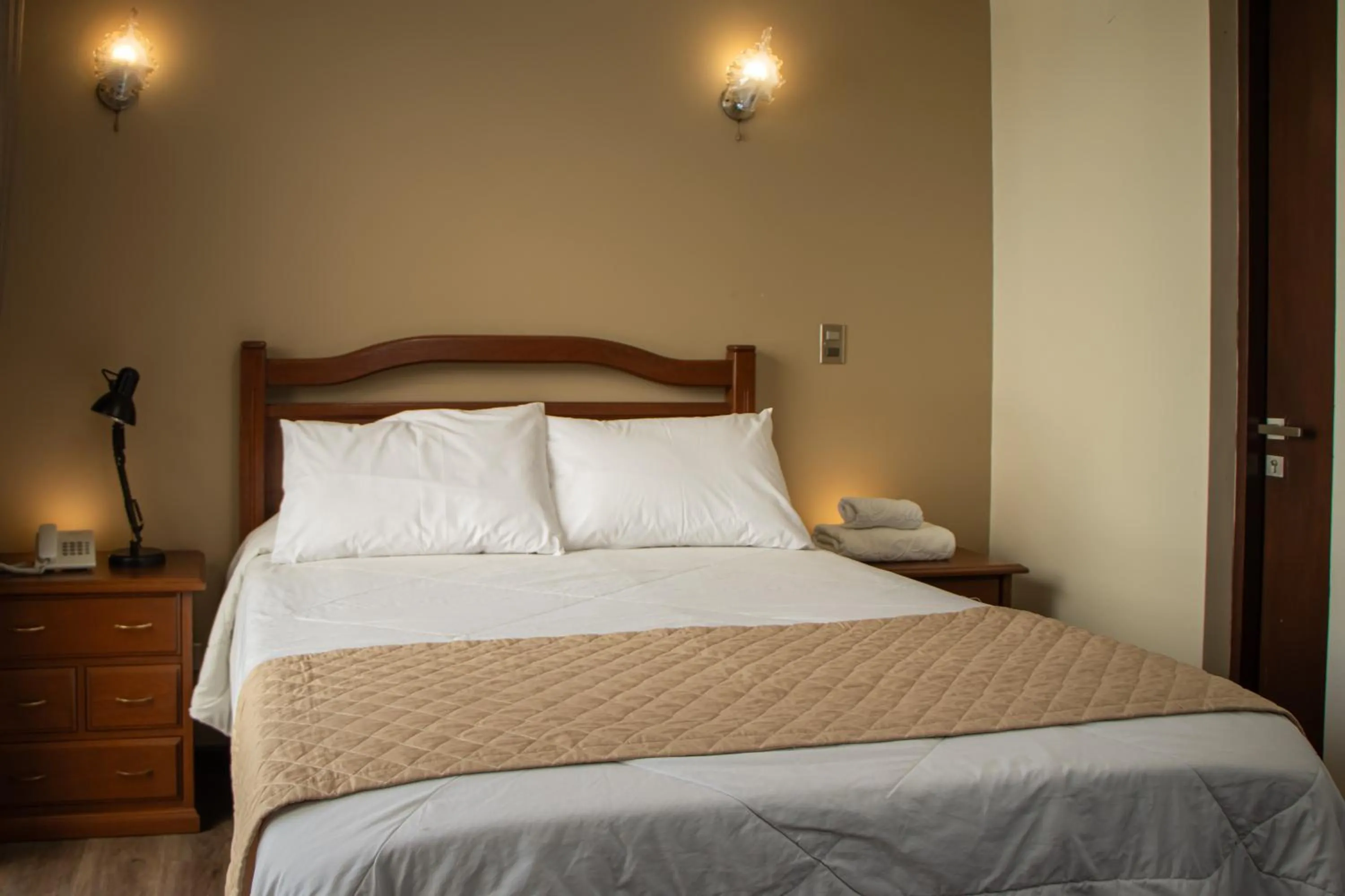 Photo of the whole room, Bed in El Prado Hotel