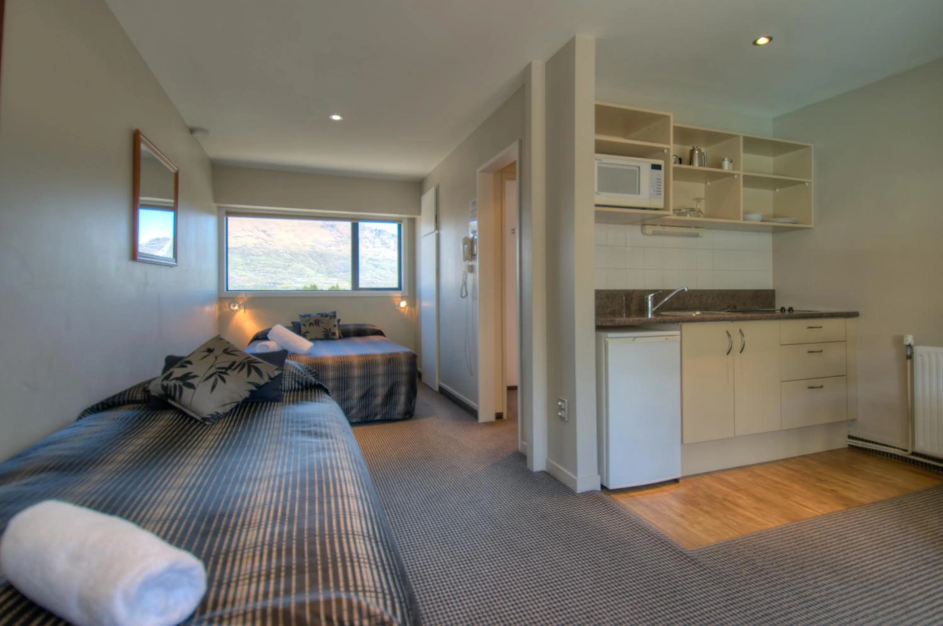 Kitchen or kitchenette in Four Seasons Motel