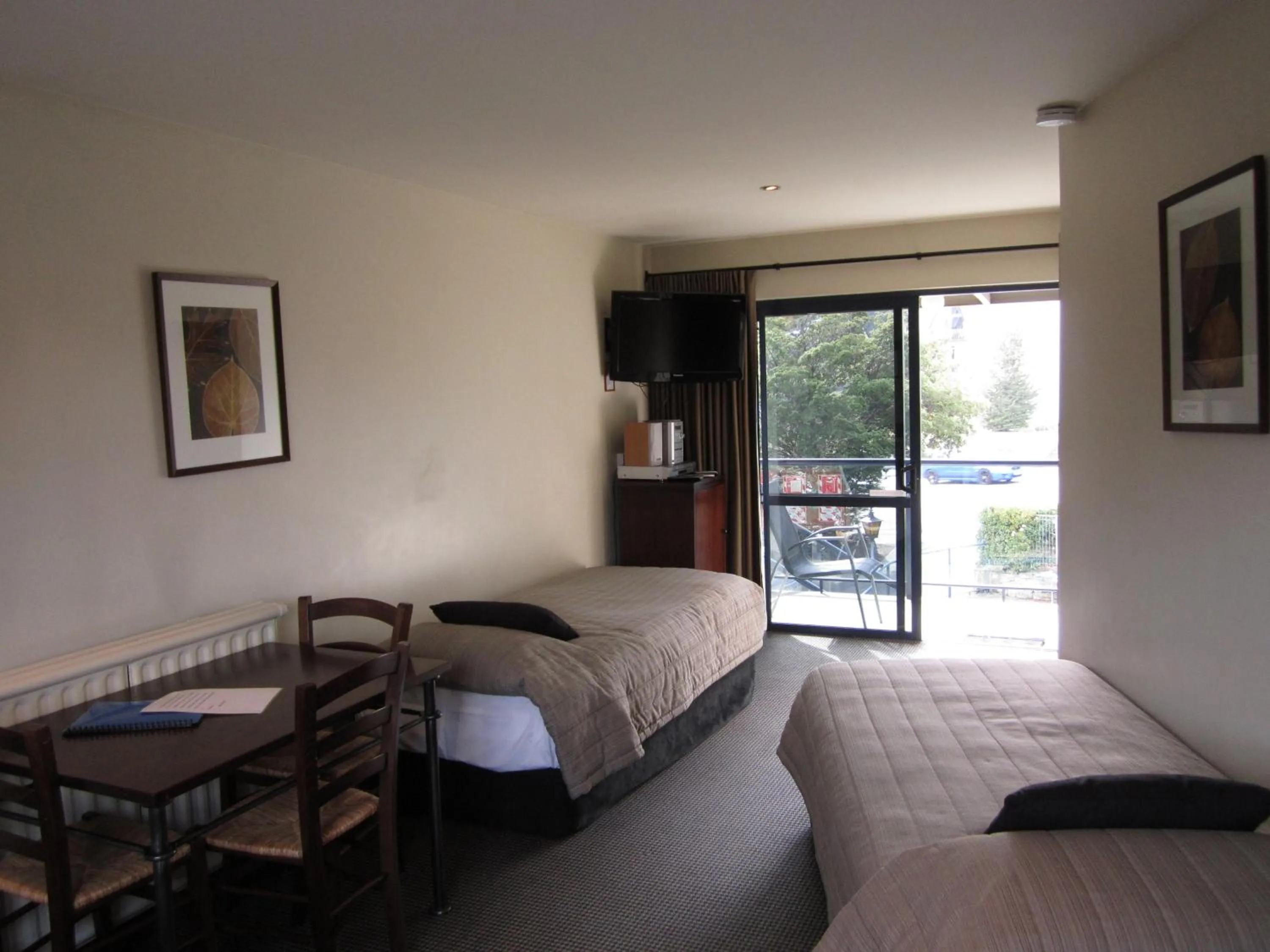 Bed in Four Seasons Motel