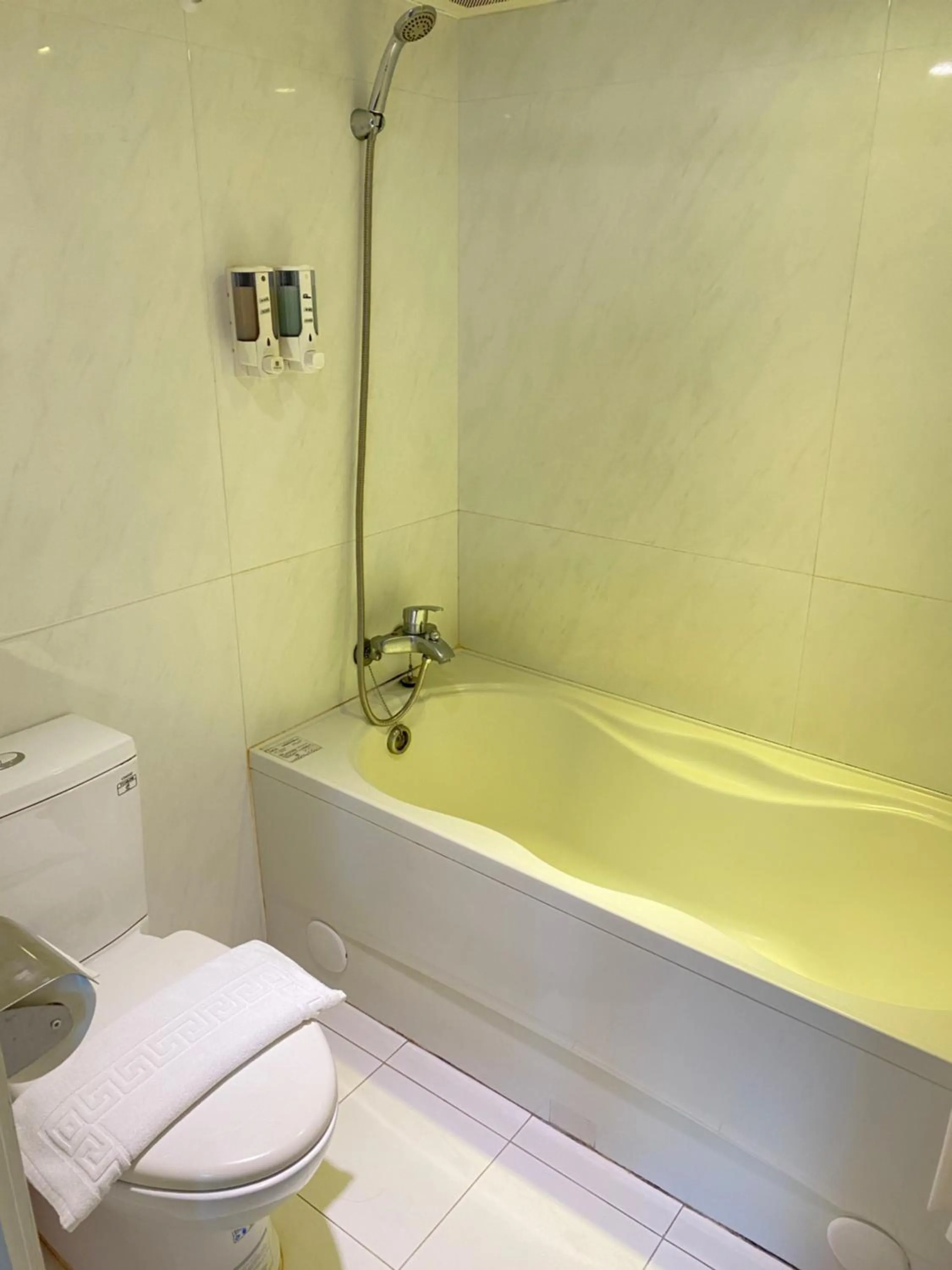 Shower in Ximen Relite Hotel