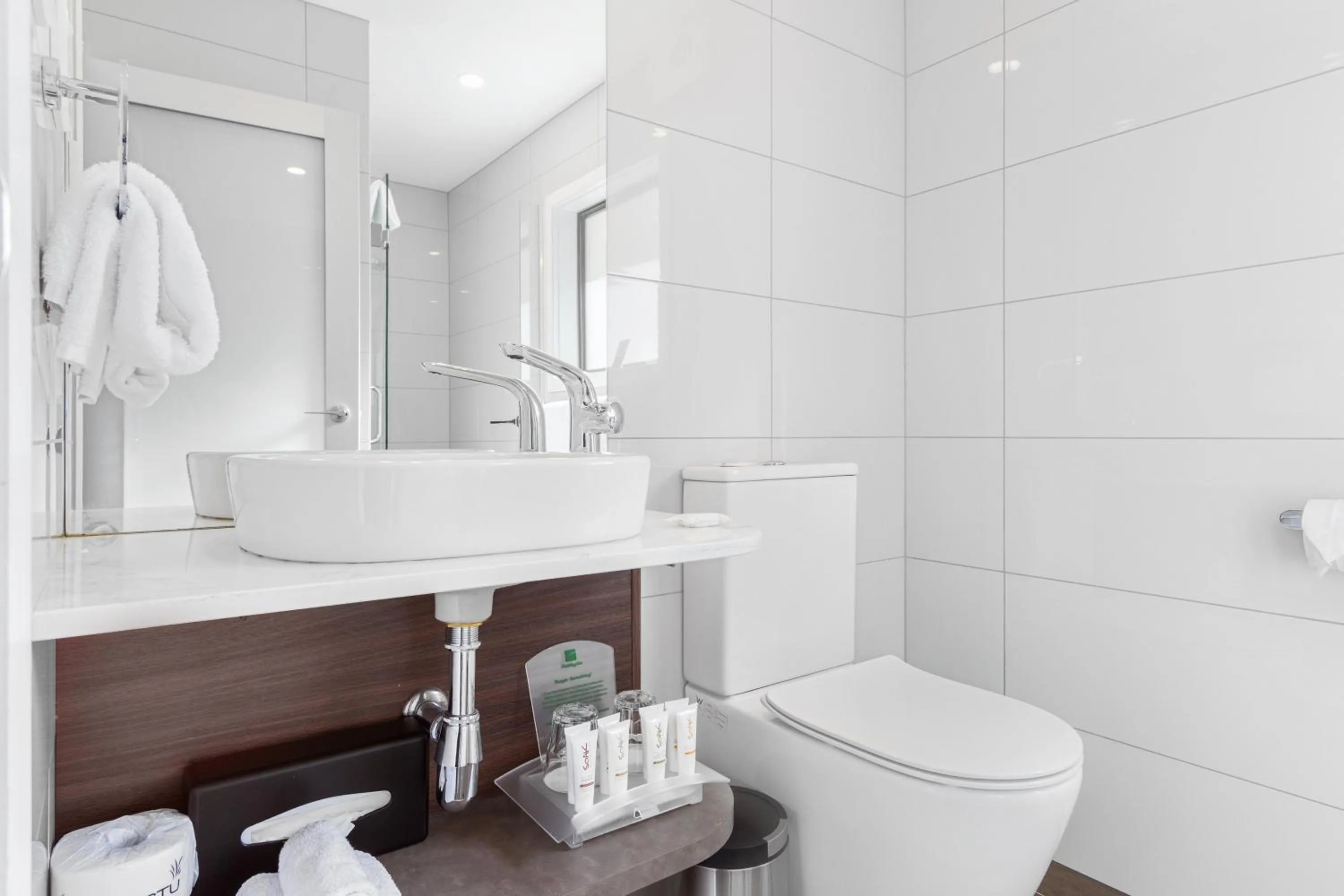 Photo of the whole room in Holiday Inn Queenstown Frankton Road by IHG