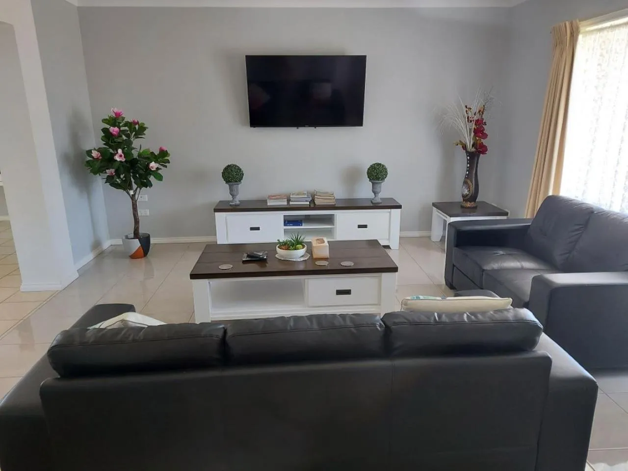 Property building in Numurkah Self Contained Apartments - The Saxton