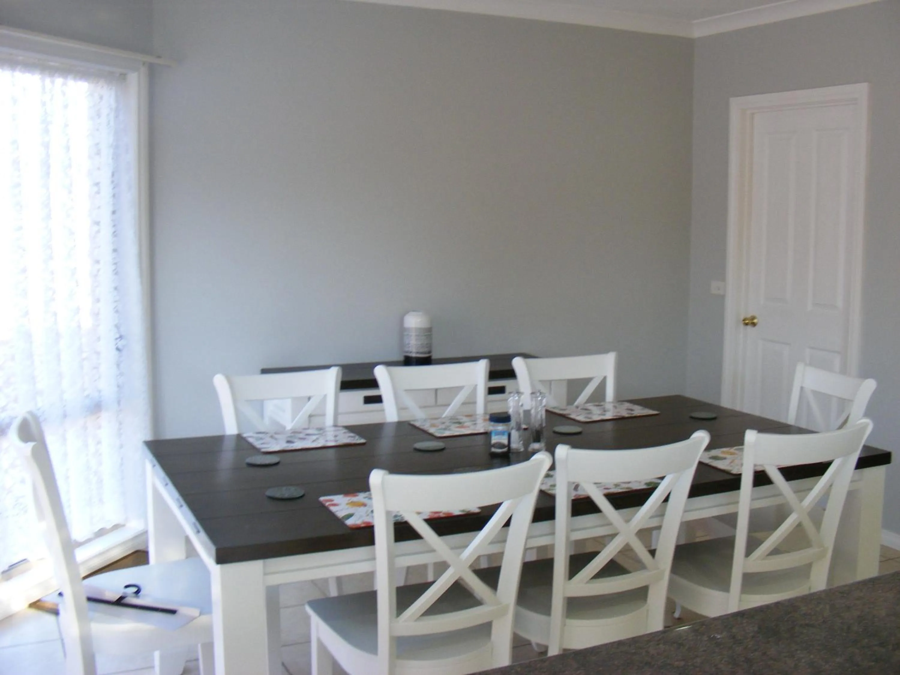 Dining area in Numurkah Self Contained Apartments - The Saxton