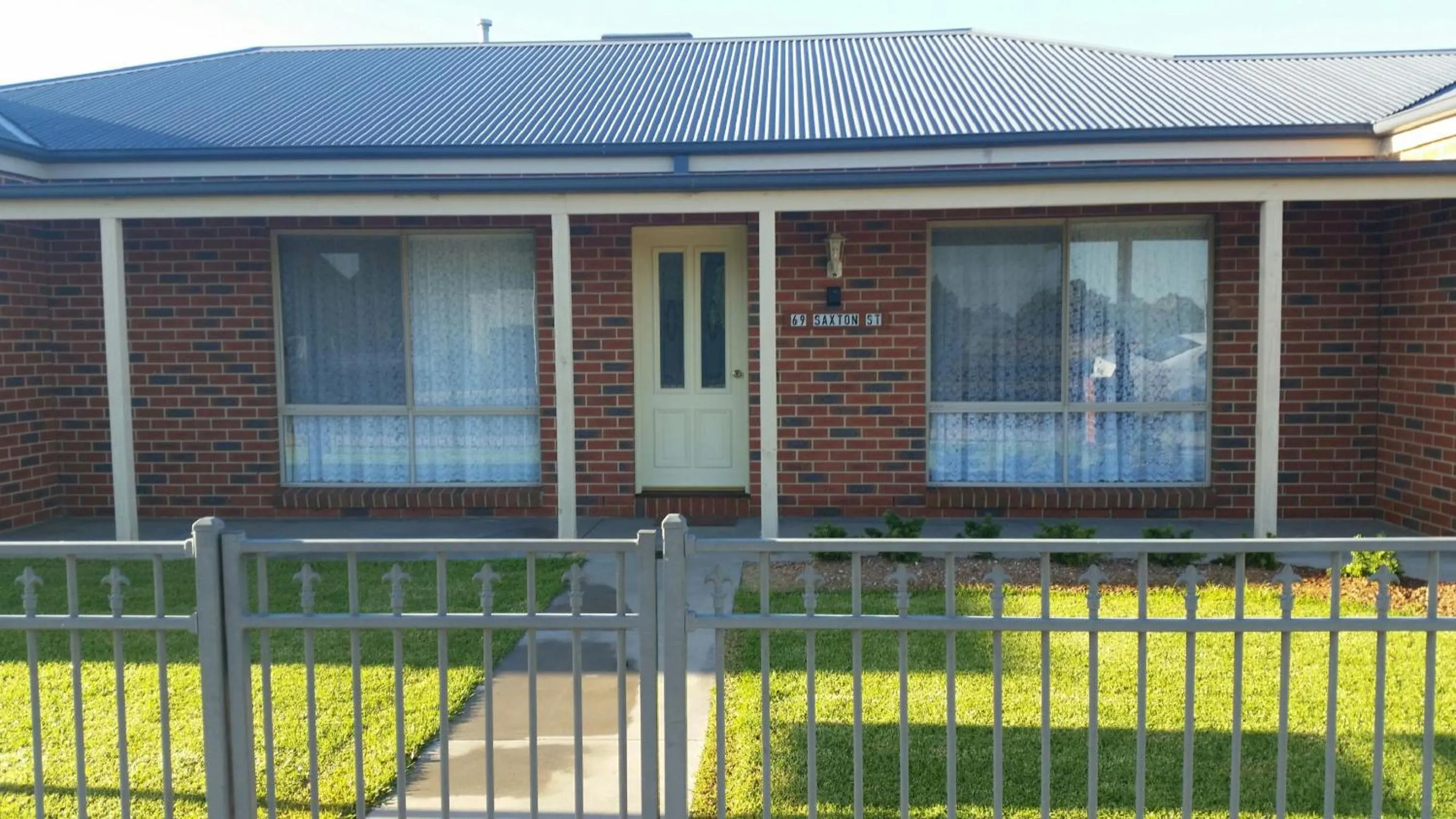 Facade/entrance in Numurkah Self Contained Apartments - The Saxton