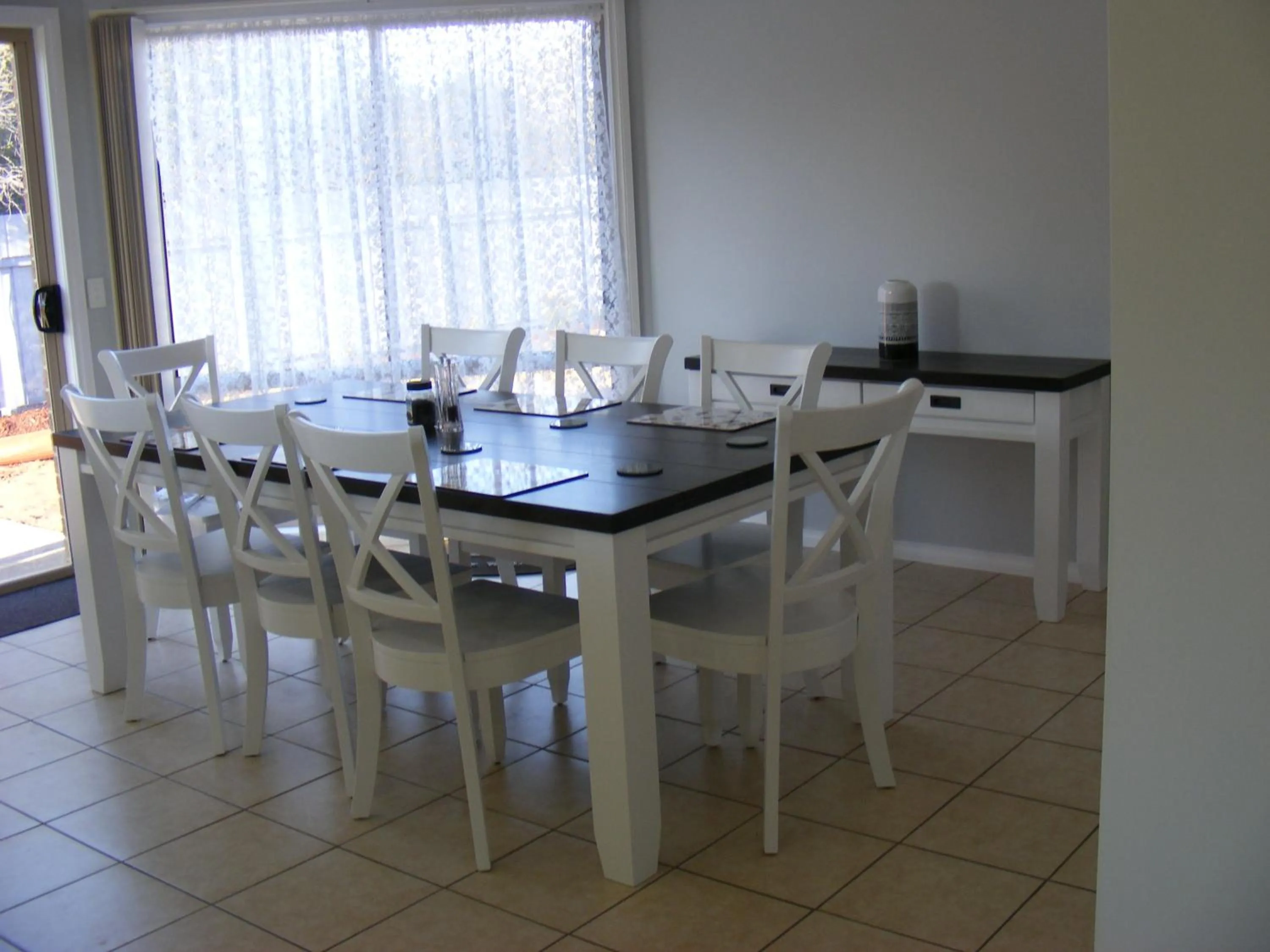 Dining area in Numurkah Self Contained Apartments - The Saxton