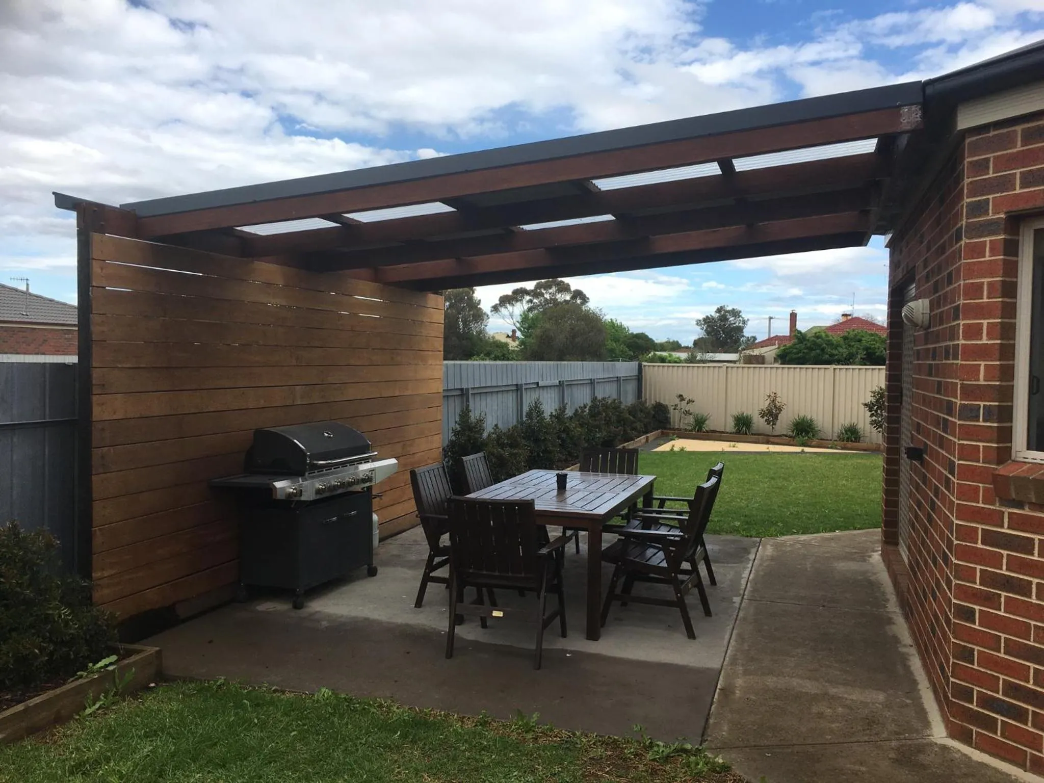 BBQ facilities in Numurkah Self Contained Apartments - The Saxton