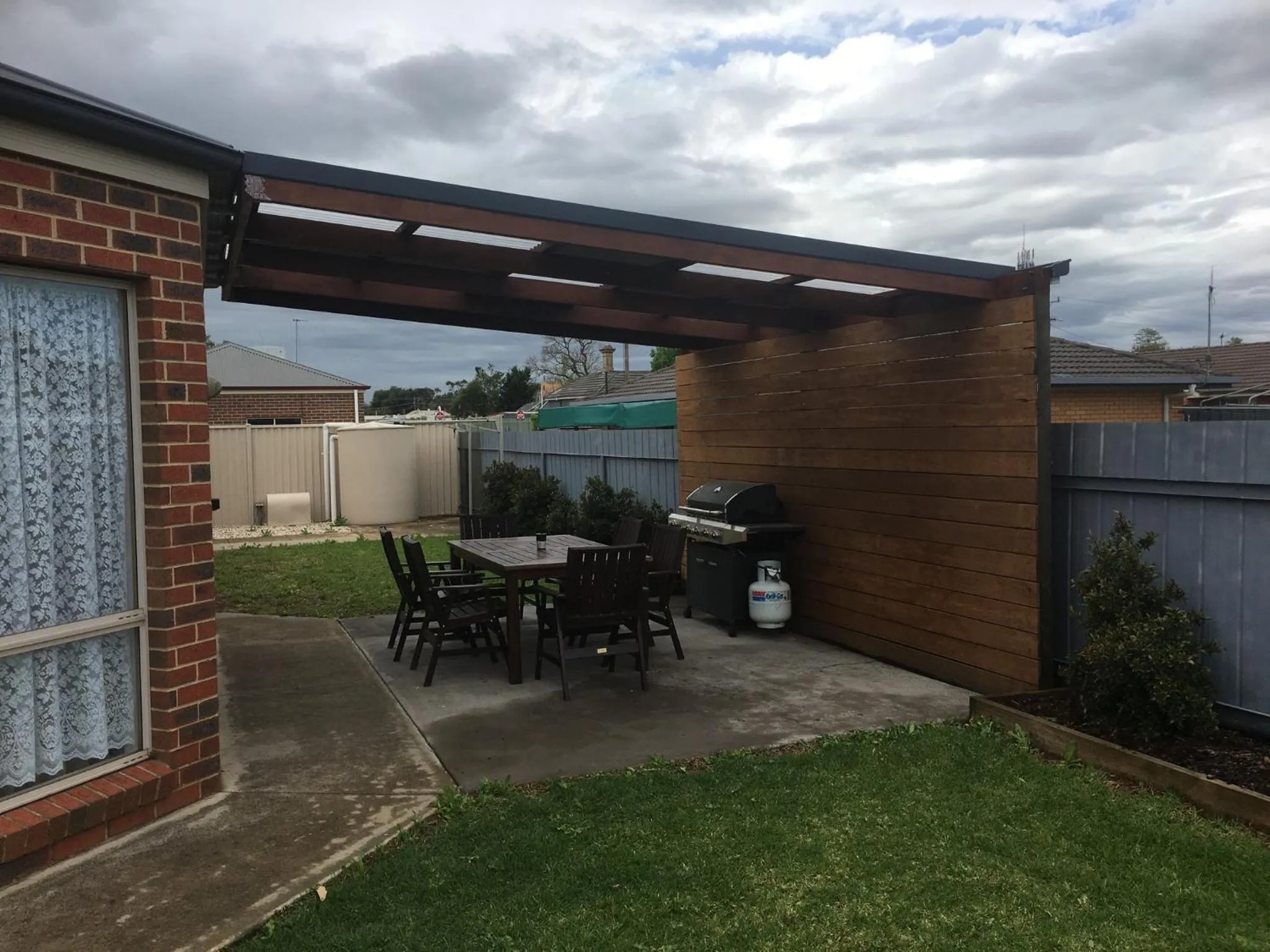 BBQ facilities in Numurkah Self Contained Apartments - The Saxton