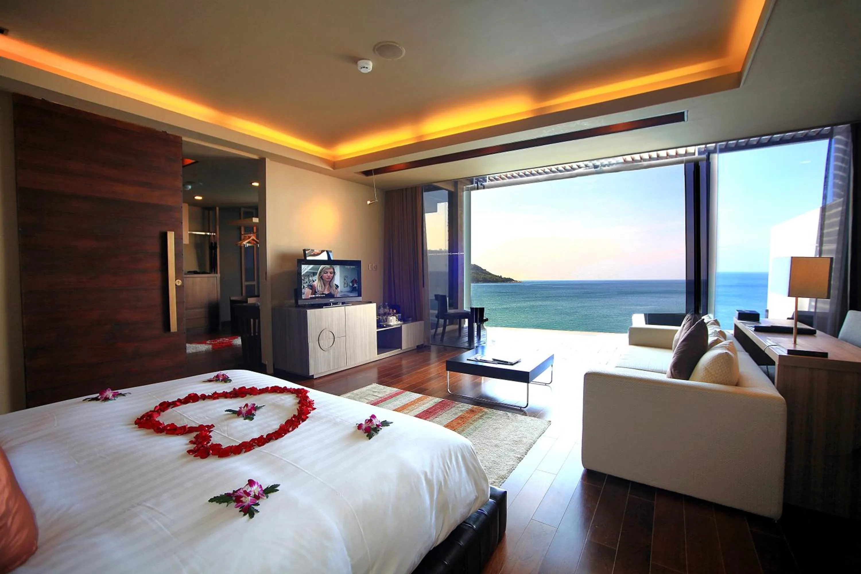 Photo of the whole room, Bed in Impiana Private Villas Kata Noi
