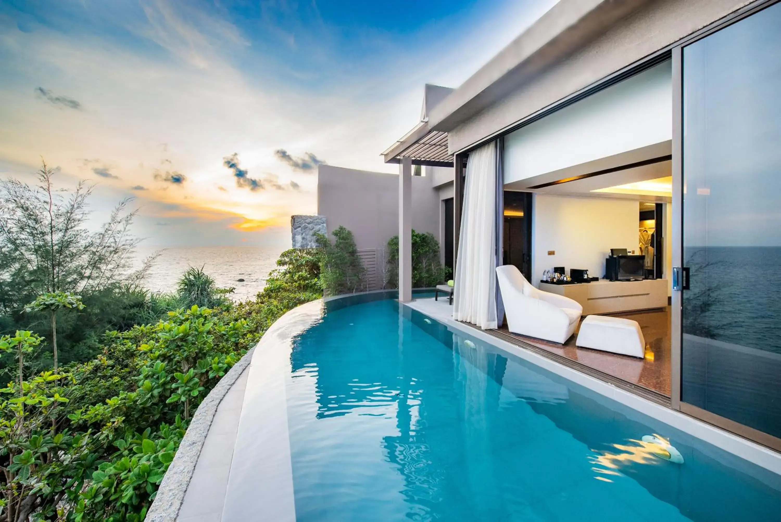 Swimming pool in Impiana Private Villas Kata Noi Swimming pool in Impiana Private Villas Kata Noi