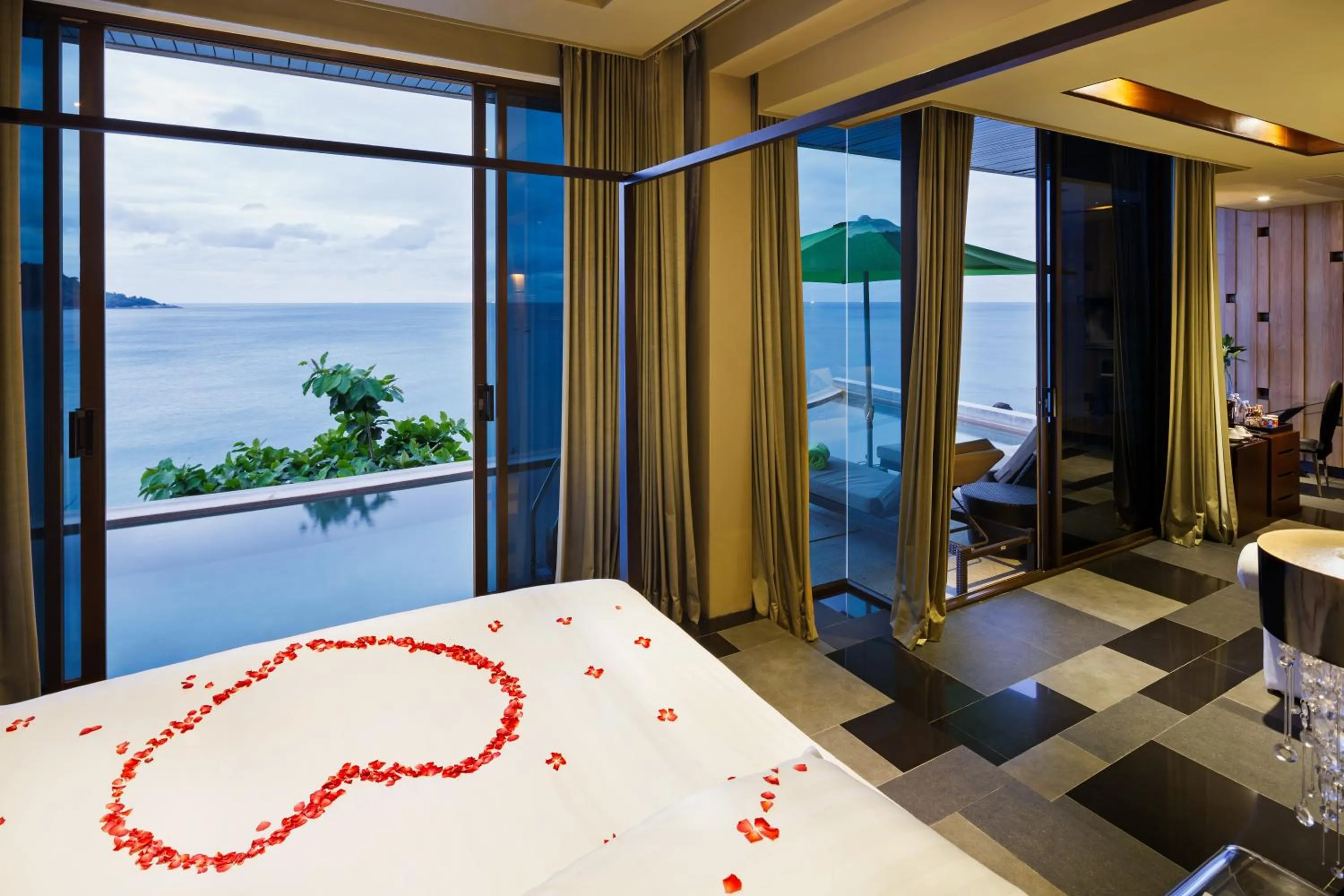 Bedroom, Bed in Impiana Private Villas Kata Noi