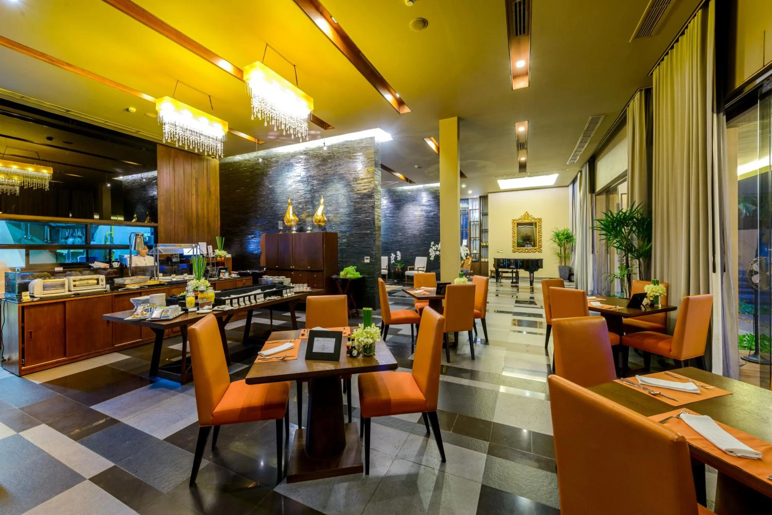 Restaurant/places to eat in Impiana Private Villas Kata Noi