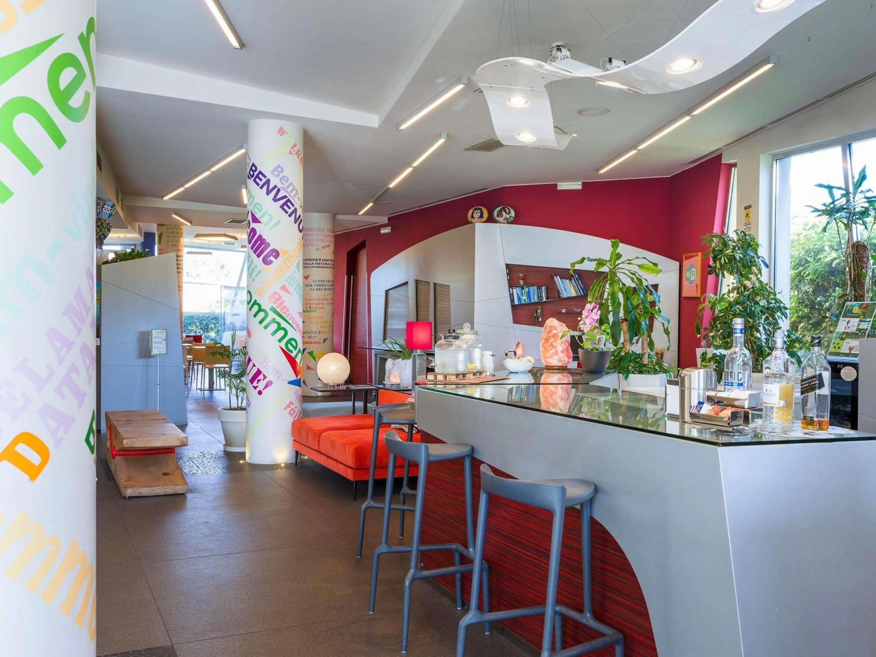 Lounge or bar in ibis Styles Catania Acireale