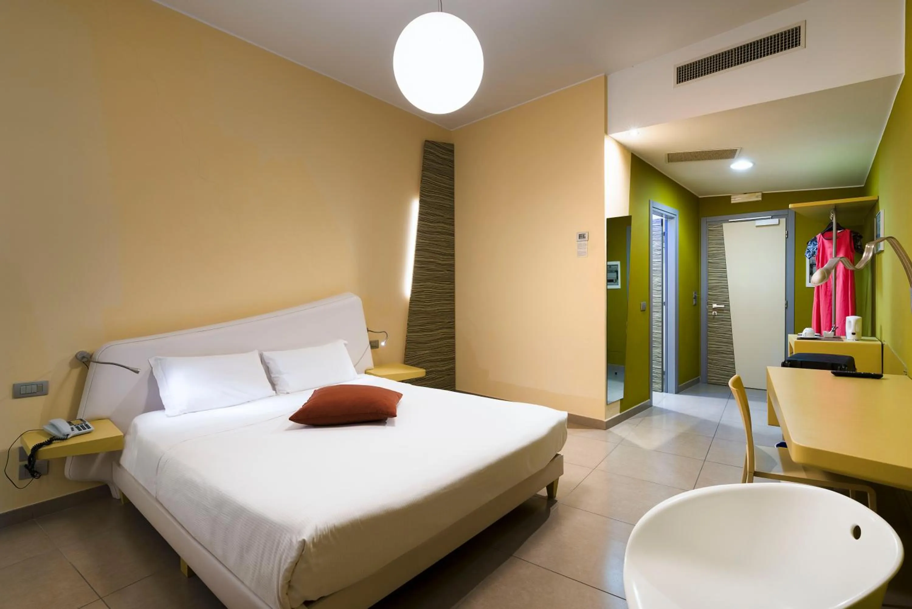 Bed in ibis Styles Catania Acireale