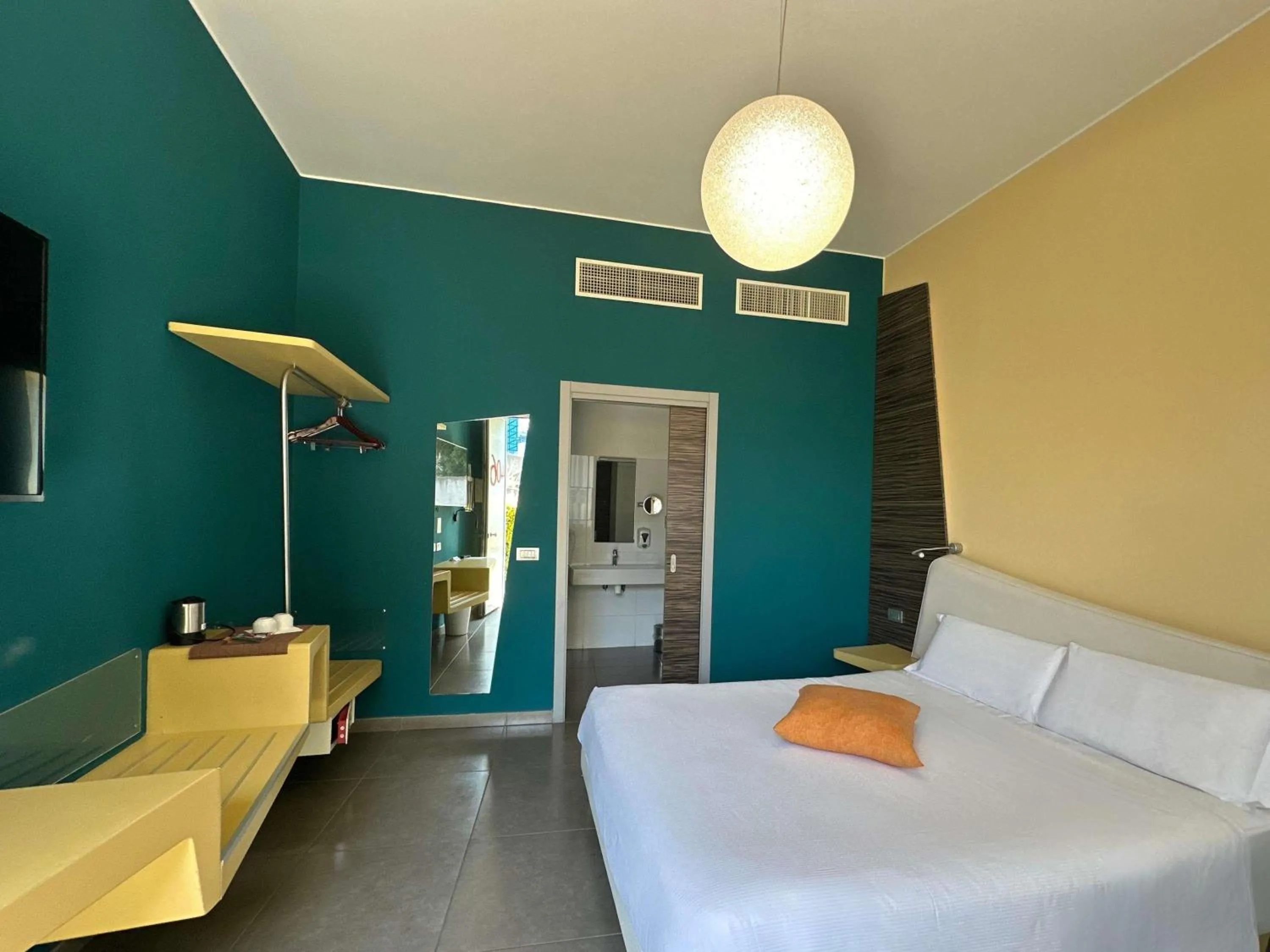 Bedroom, Bed in ibis Styles Catania Acireale