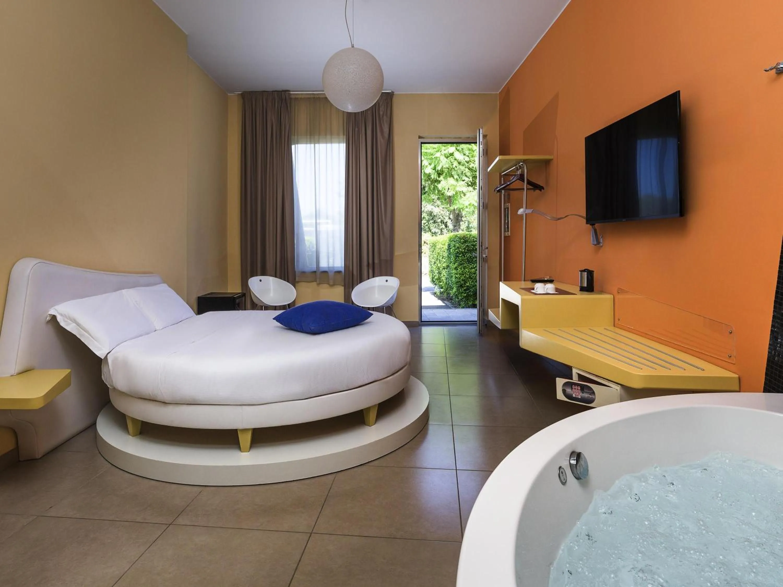 Bedroom in ibis Styles Catania Acireale