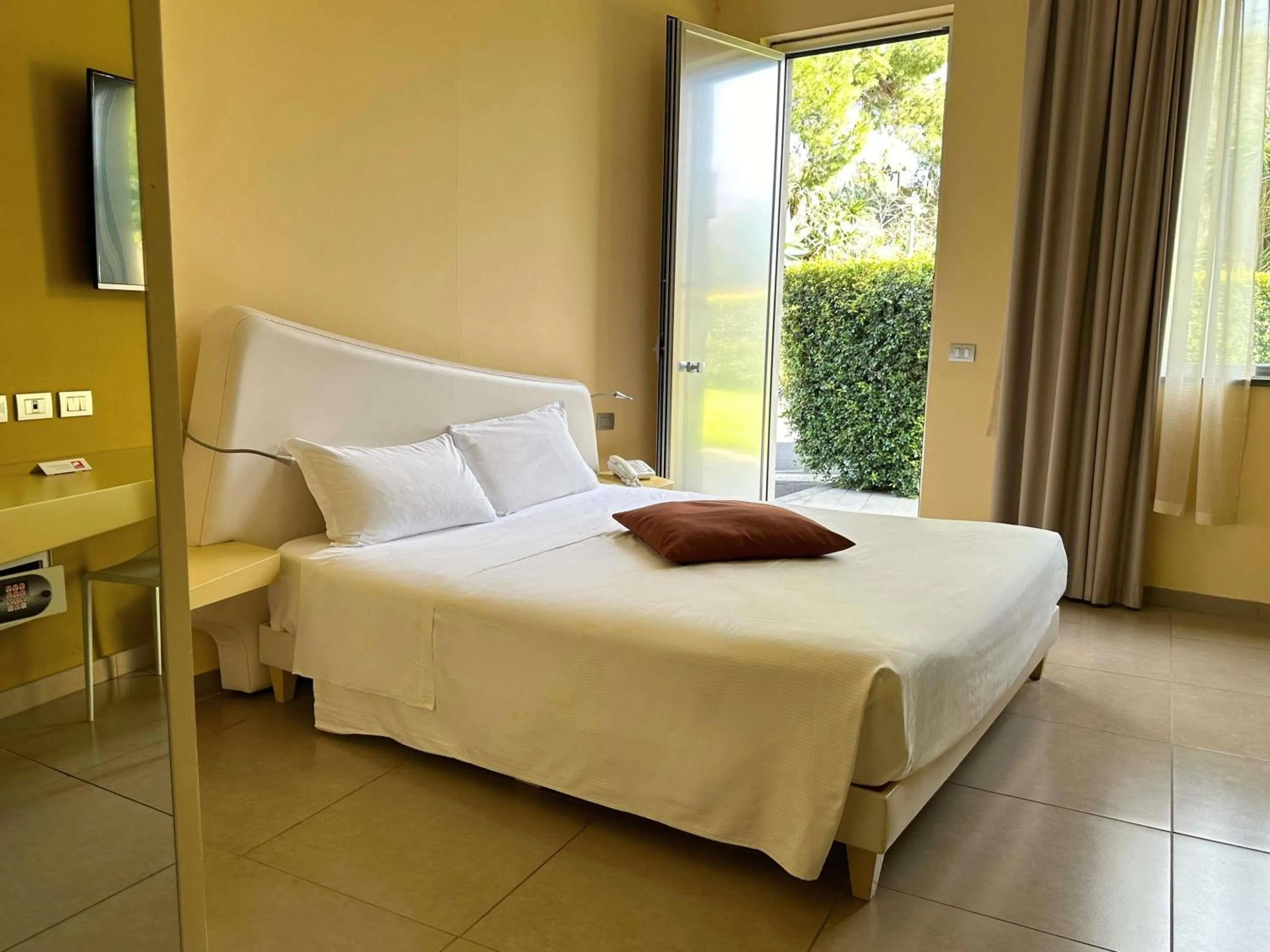 Bedroom, Bed in ibis Styles Catania Acireale