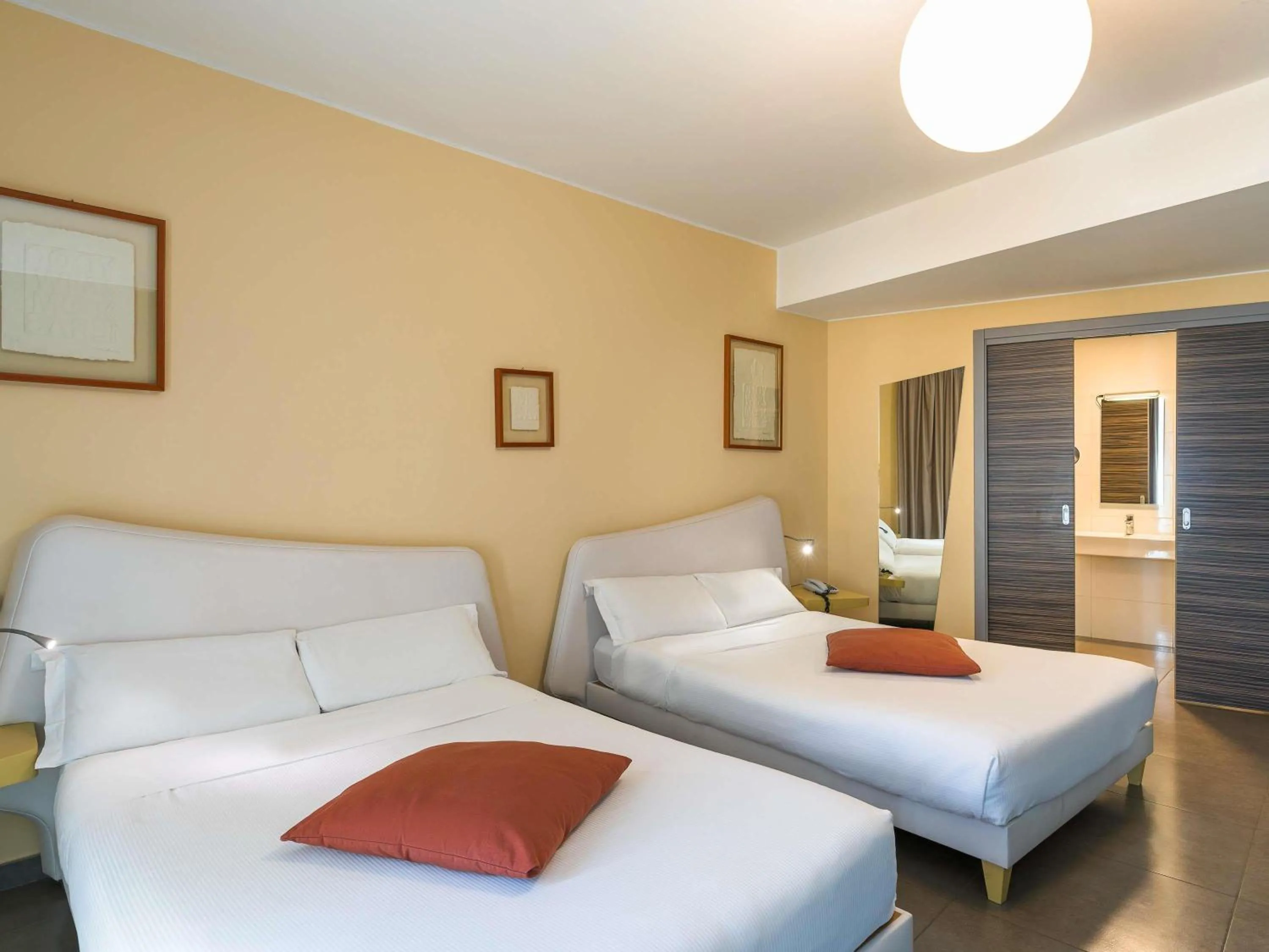 Bedroom, Bed in ibis Styles Catania Acireale
