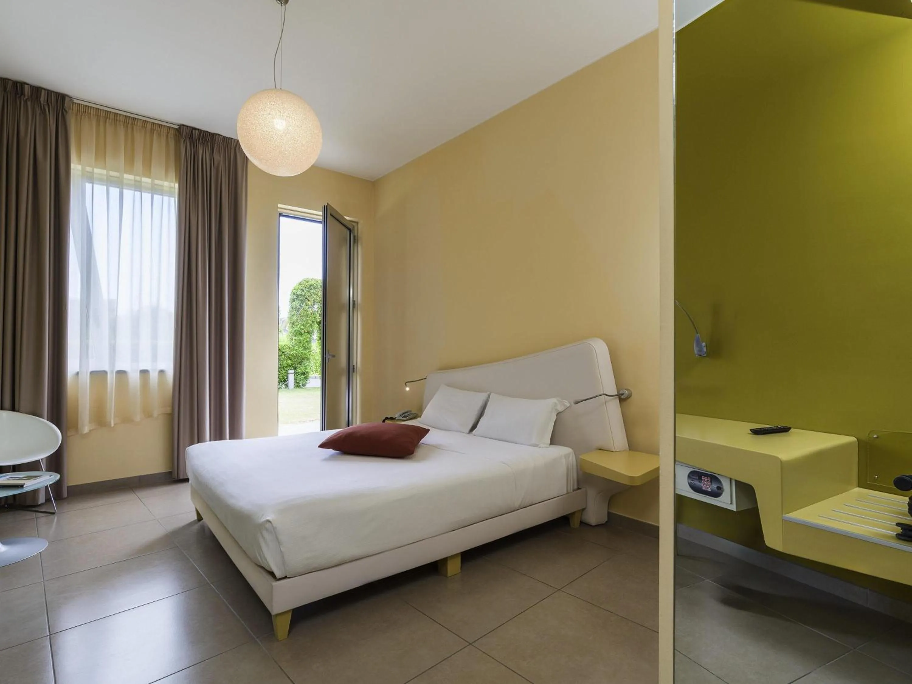 Bedroom, Bed in ibis Styles Catania Acireale