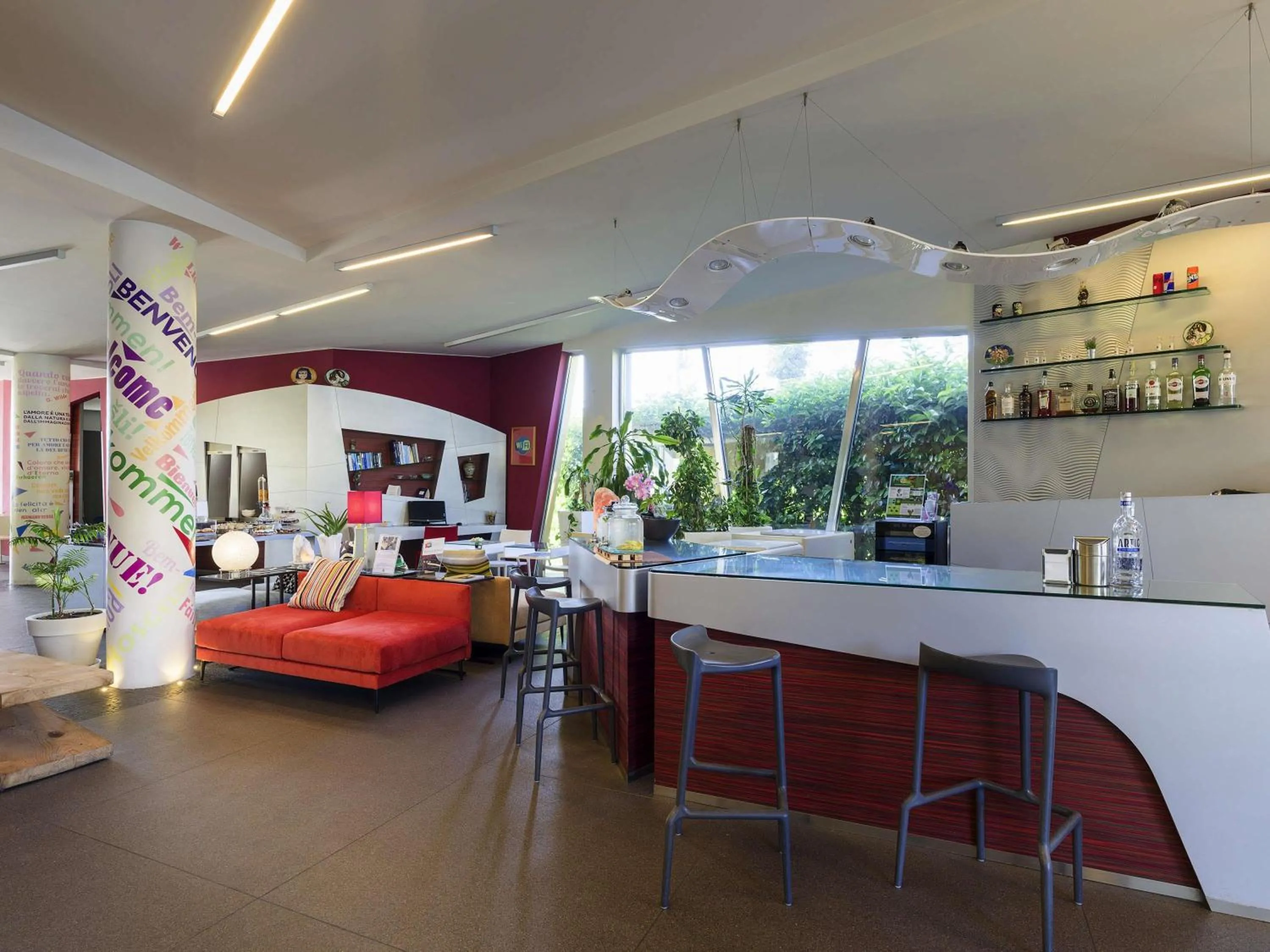 Lounge or bar in ibis Styles Catania Acireale