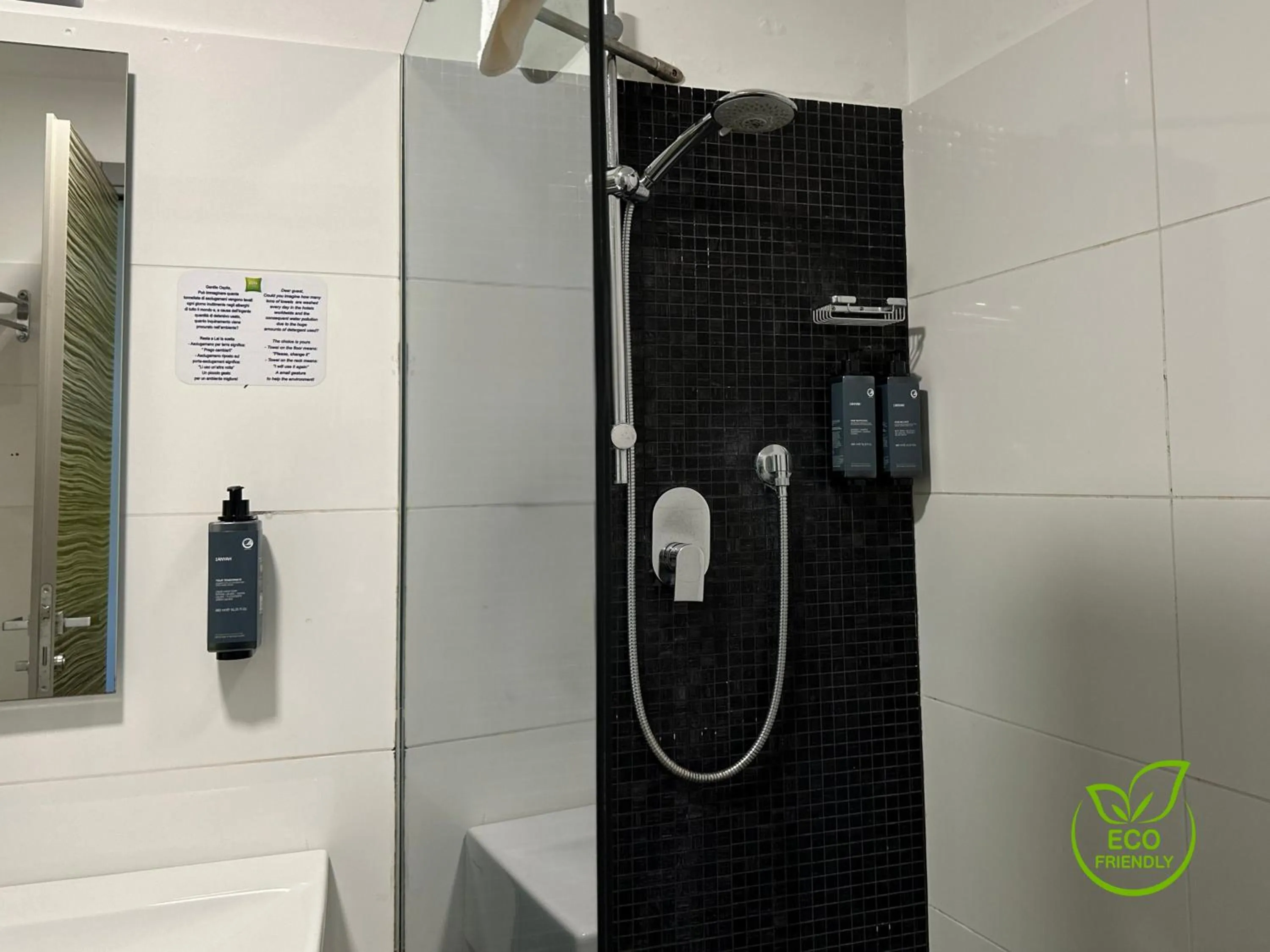 Shower in ibis Styles Catania Acireale