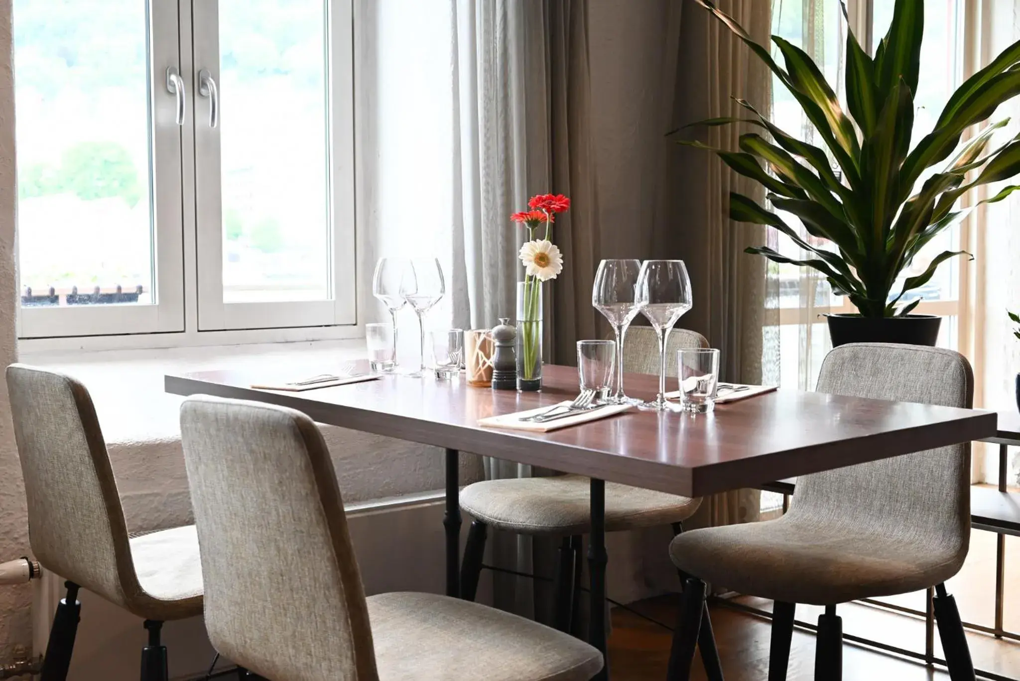 Restaurant/places to eat in Clarion Hotel Admiral Restaurant/places to eat in Clarion Hotel Admiral