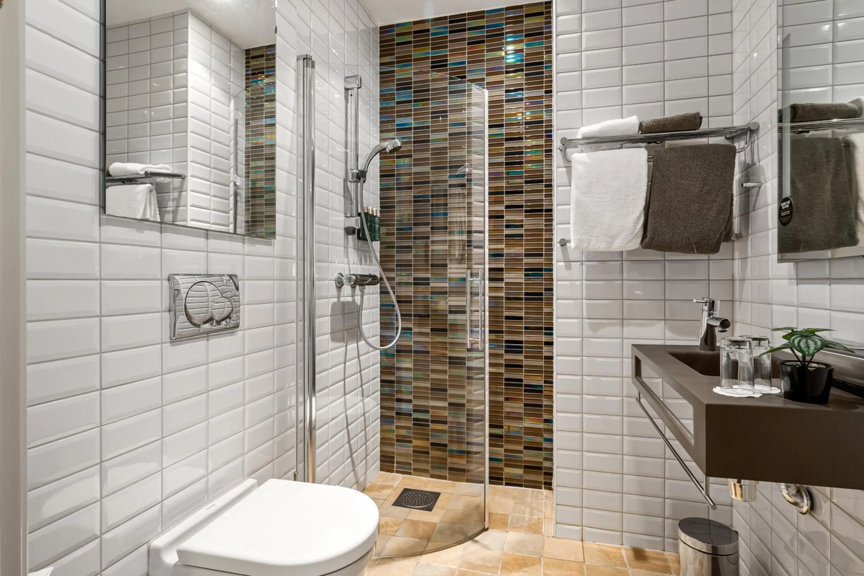 Bathroom in Clarion Hotel Admiral