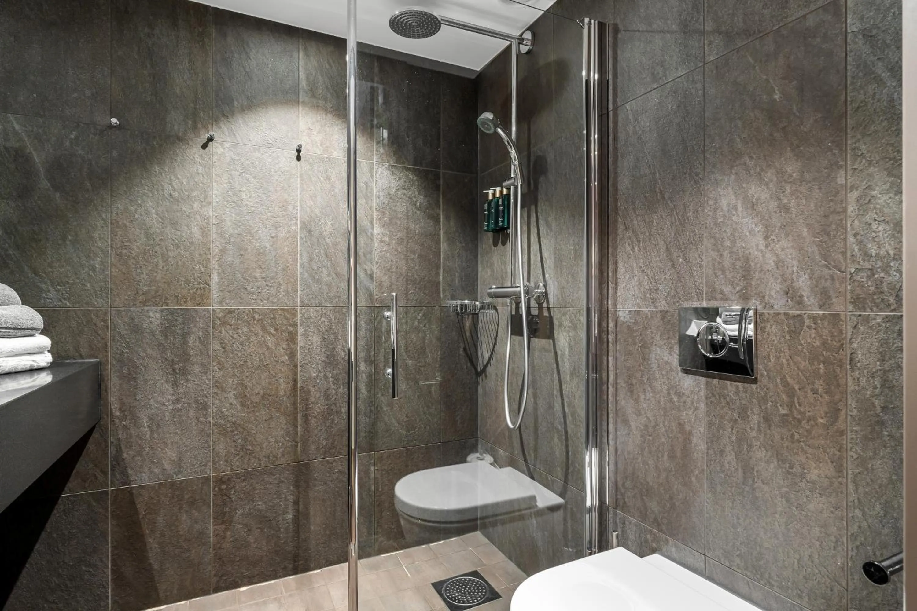 Shower in Clarion Hotel Admiral