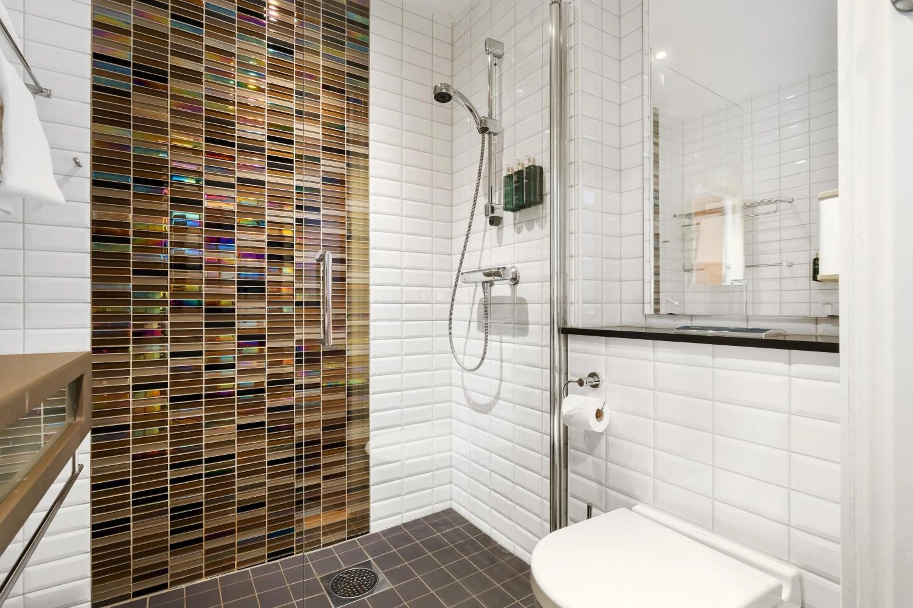 Shower in Clarion Hotel Admiral