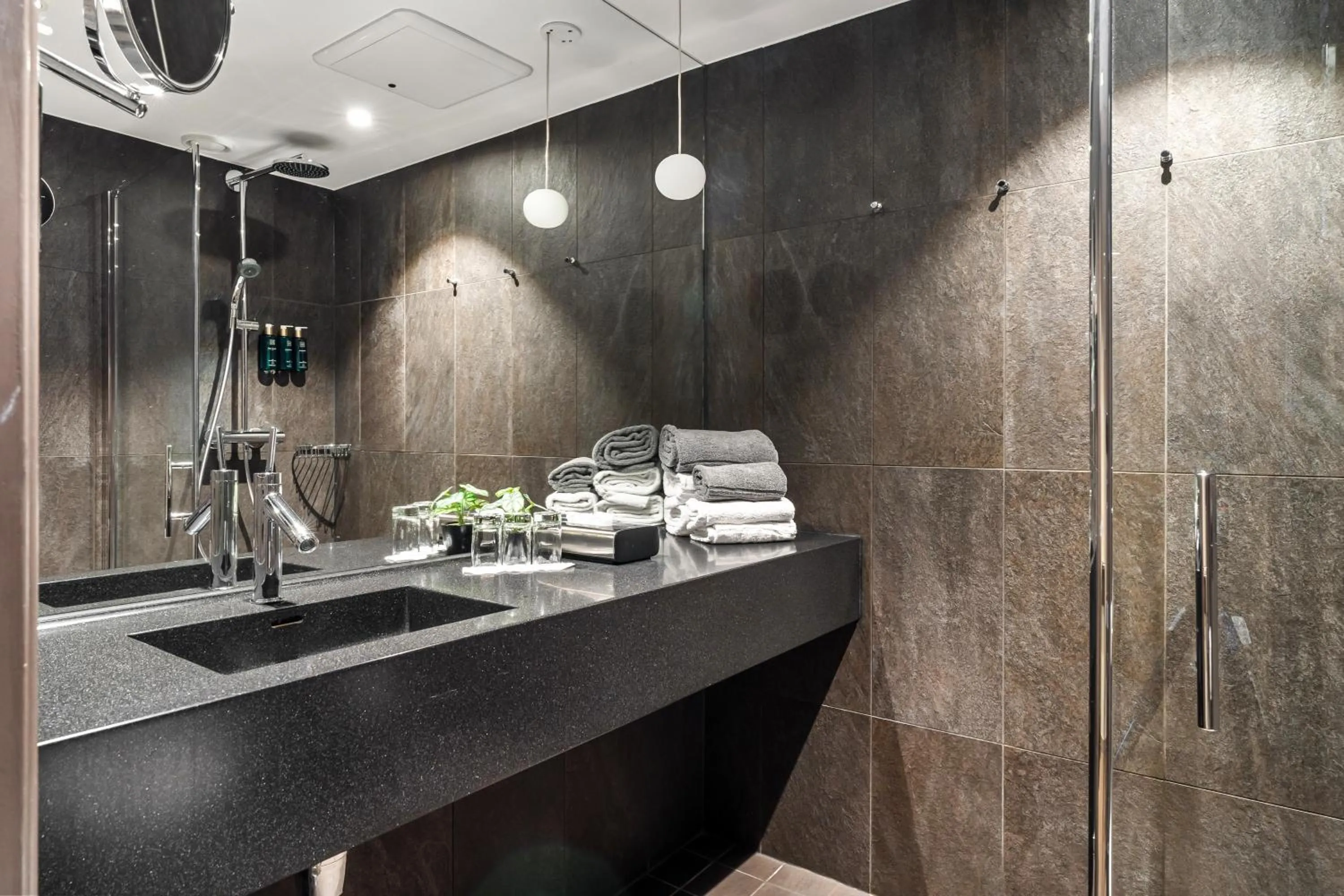 Shower in Clarion Hotel Admiral