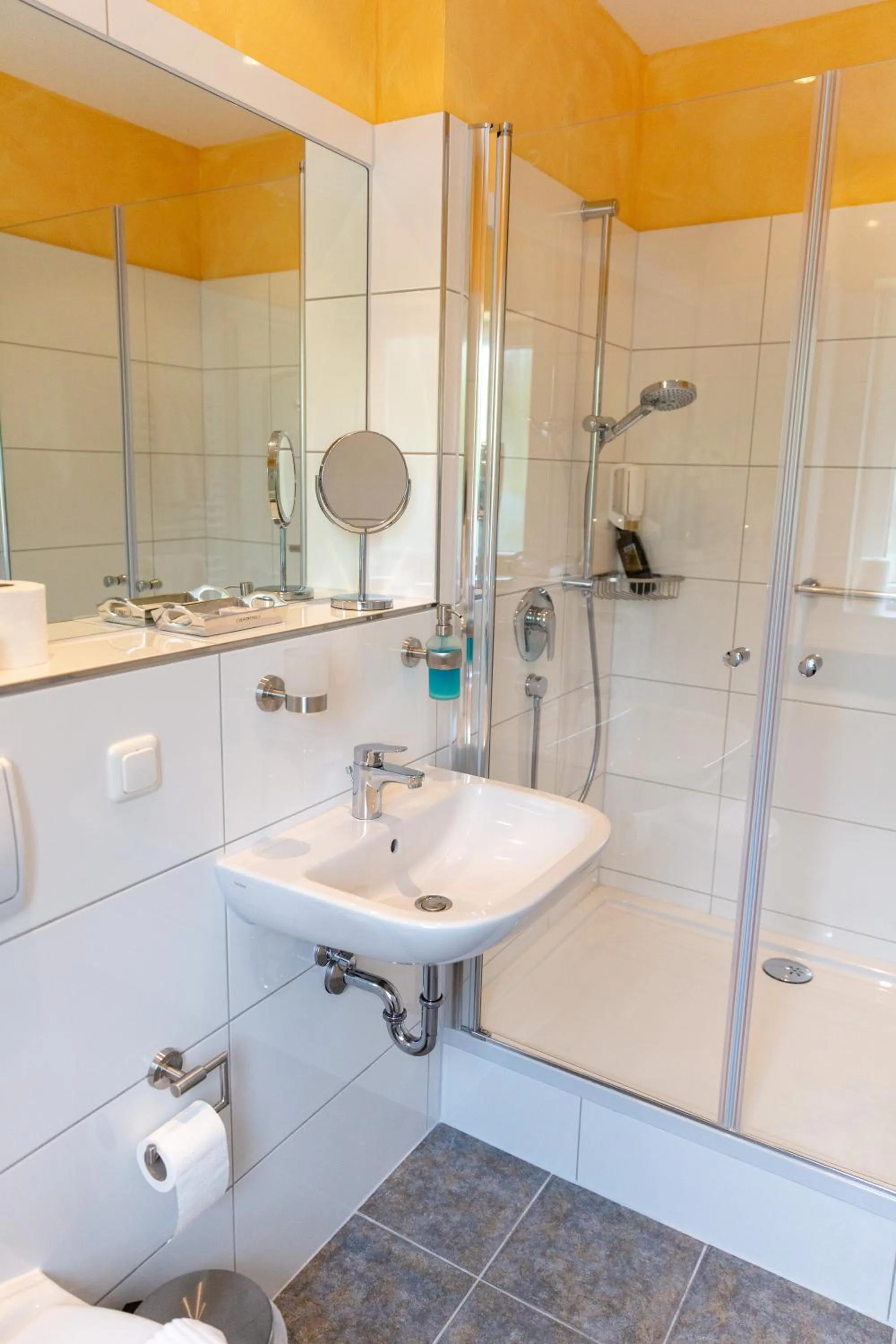 Bathroom in Hotel Landhaus Knappmann