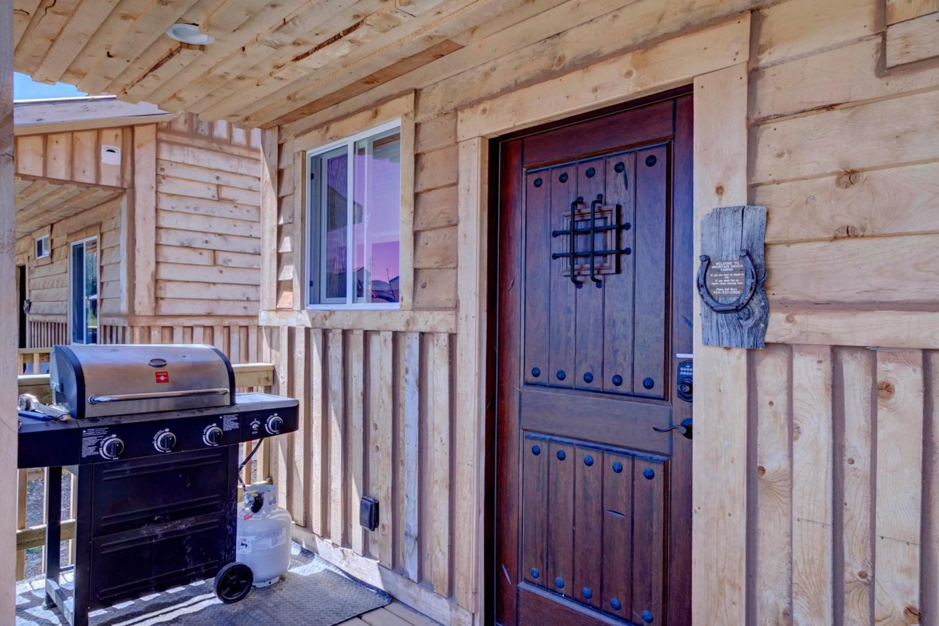 Facade/entrance in Mountain Haven Cabins