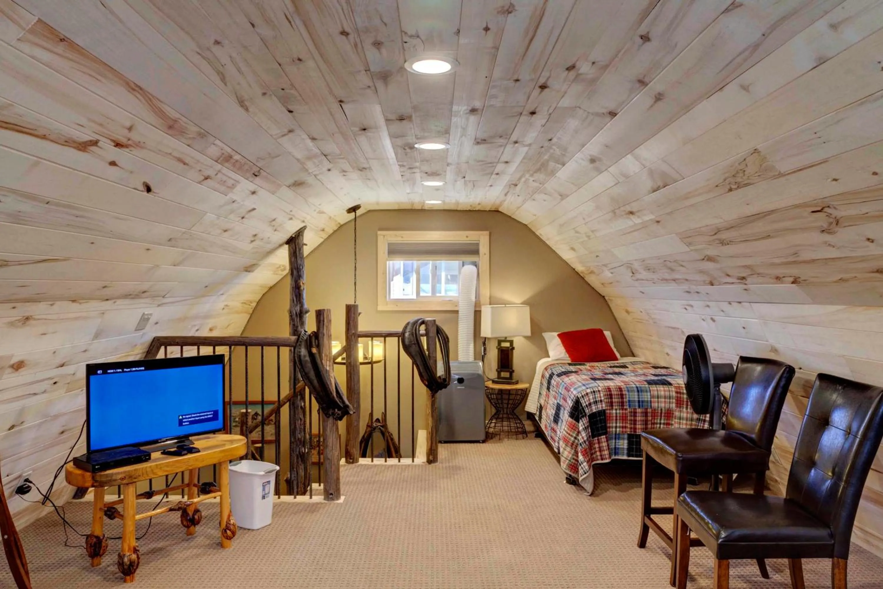 Bed in Mountain Haven Cabins