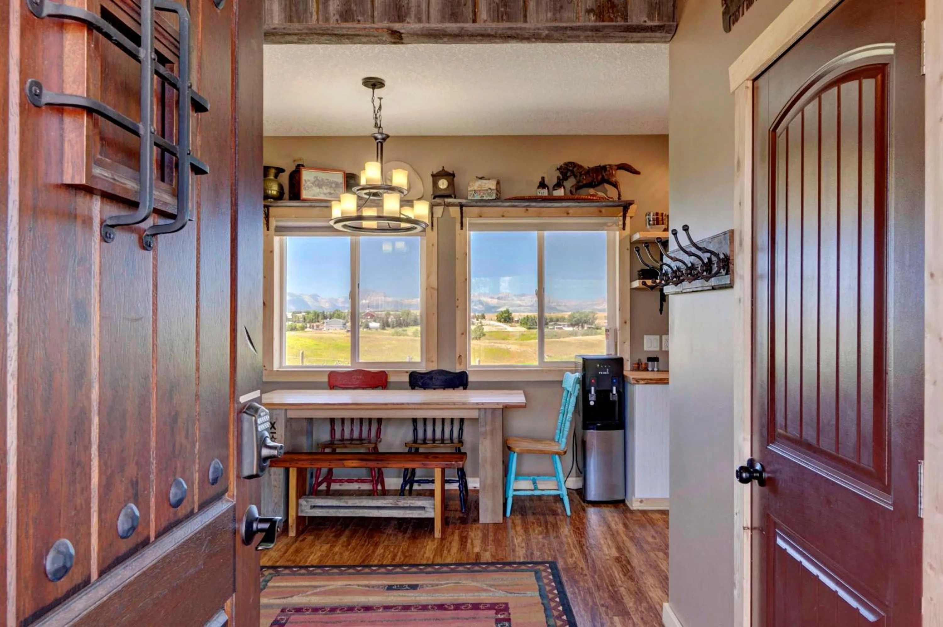 Dining area in Mountain Haven Cabins