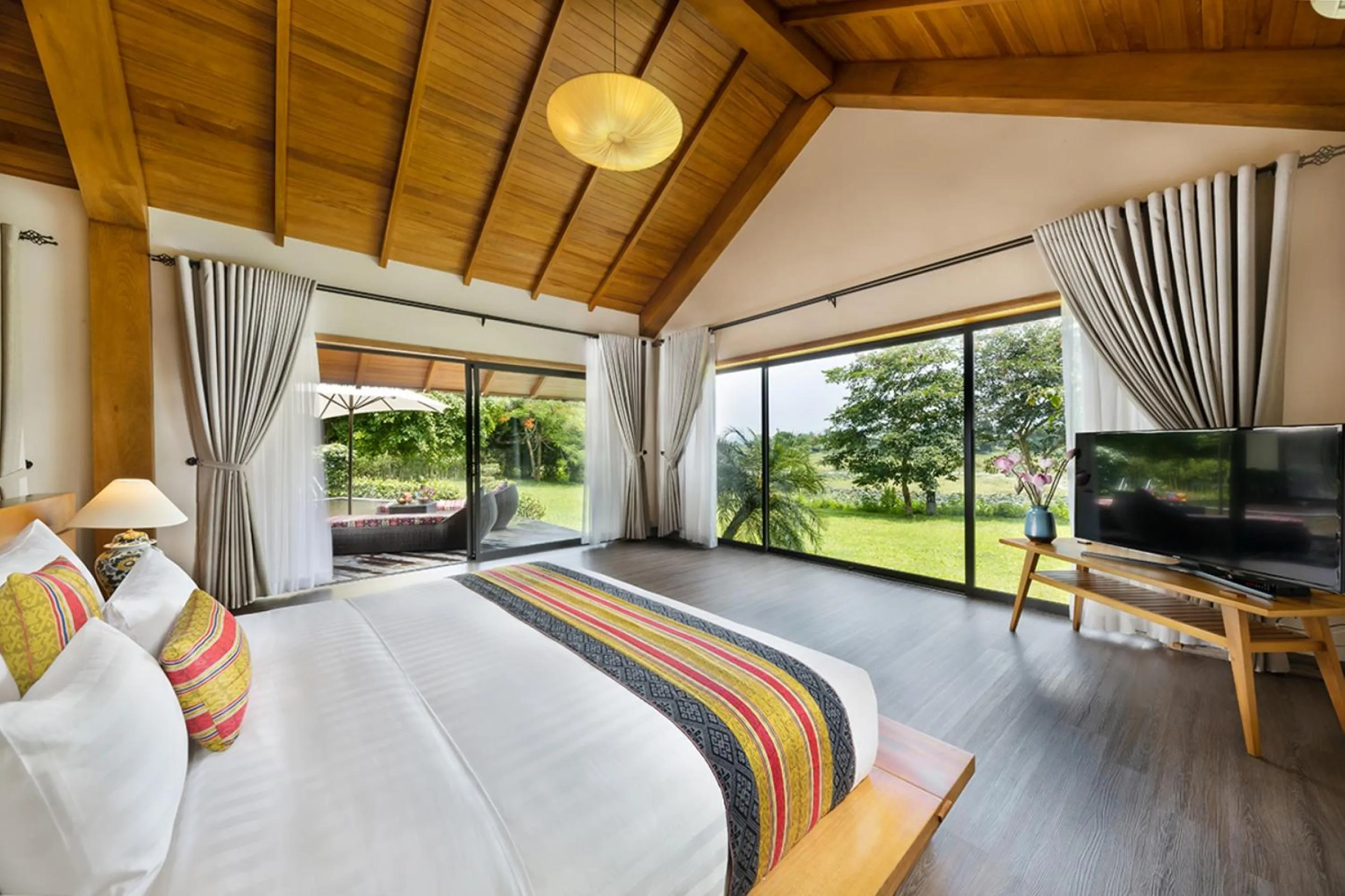 Bedroom, Bed in Serena Kim Boi Resort - Hoa Binh