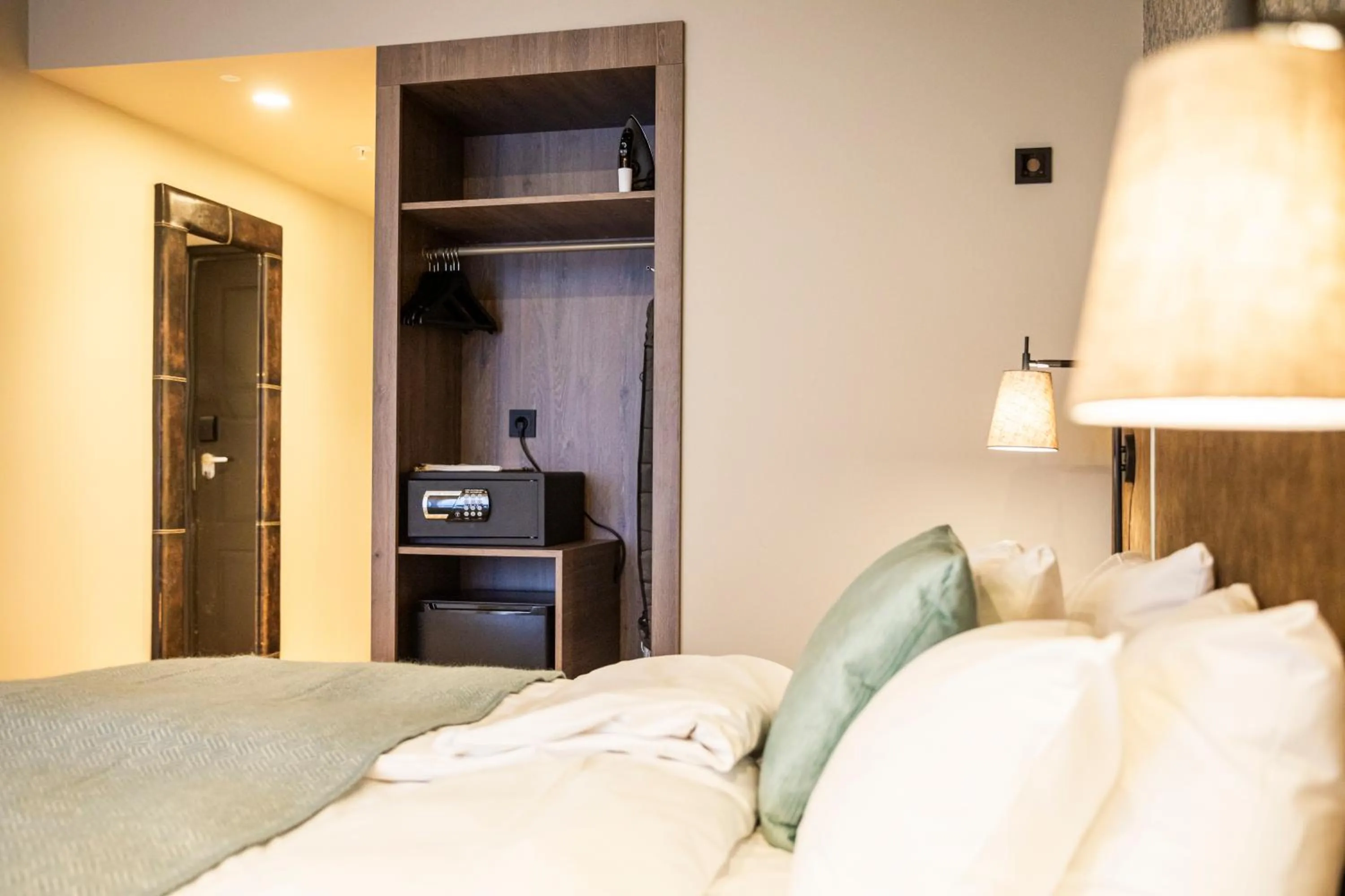 minibar, Bed in Home Hotel Havnekontoret