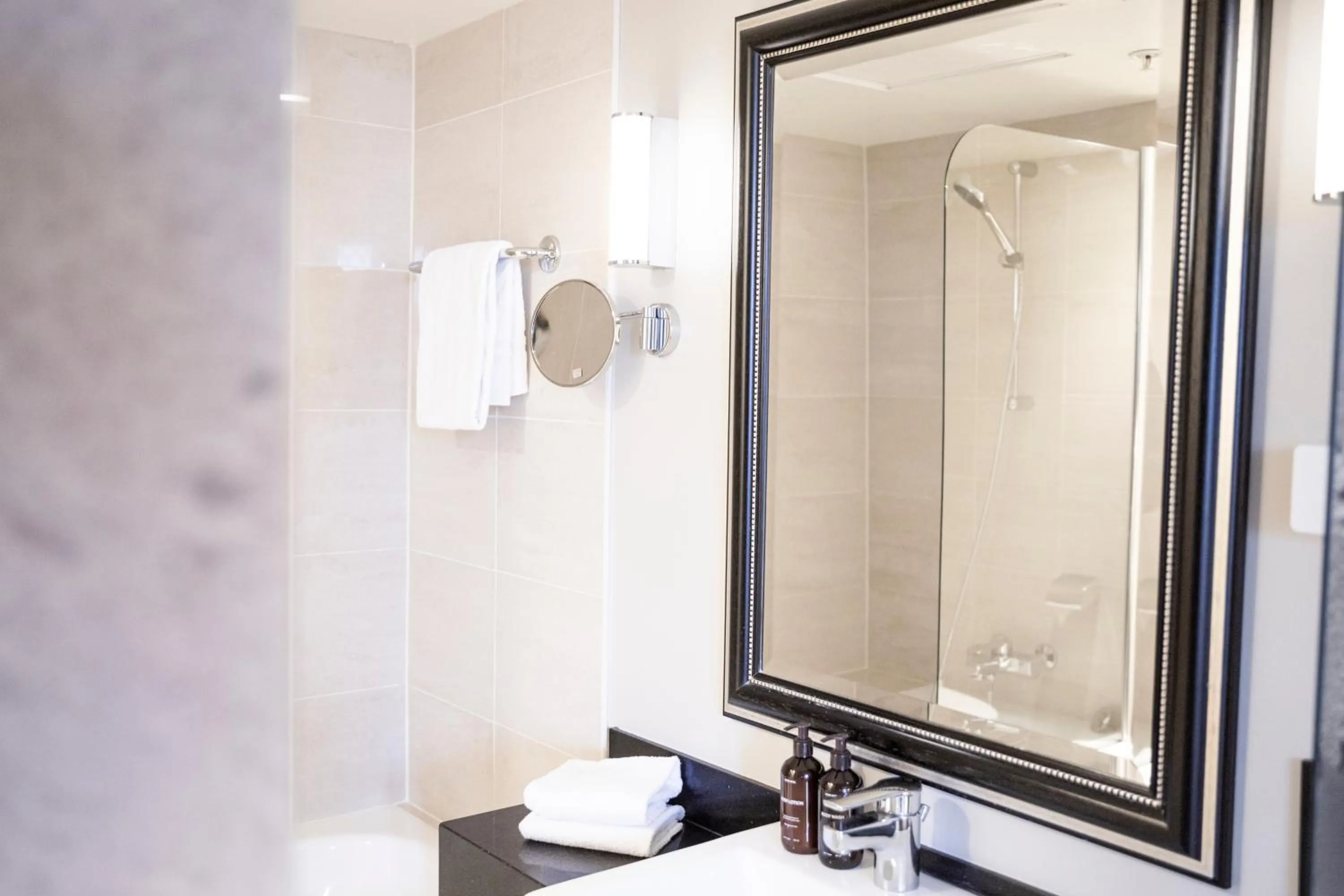 Bathroom in Home Hotel Havnekontoret